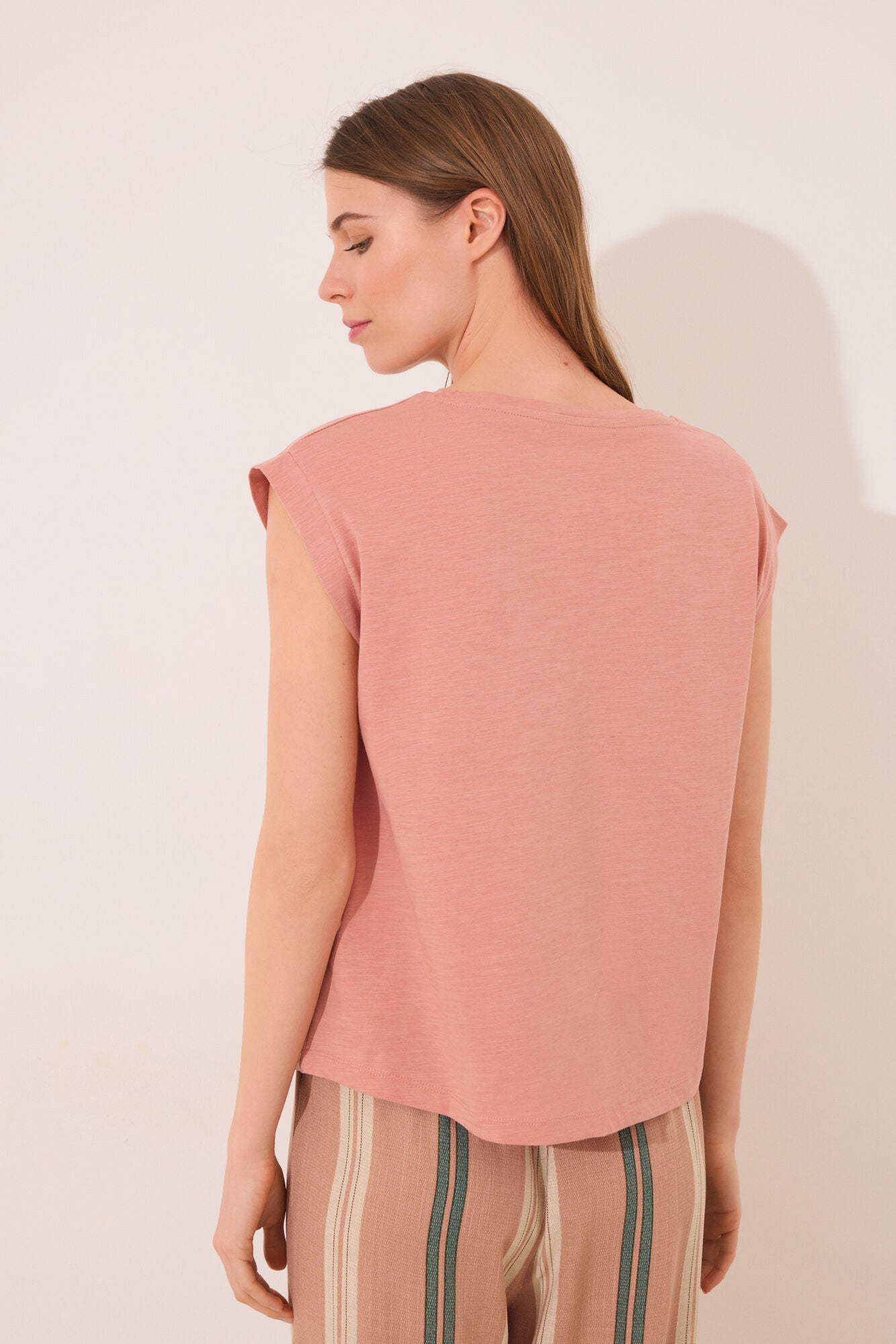 Orange sleeve T-shirt