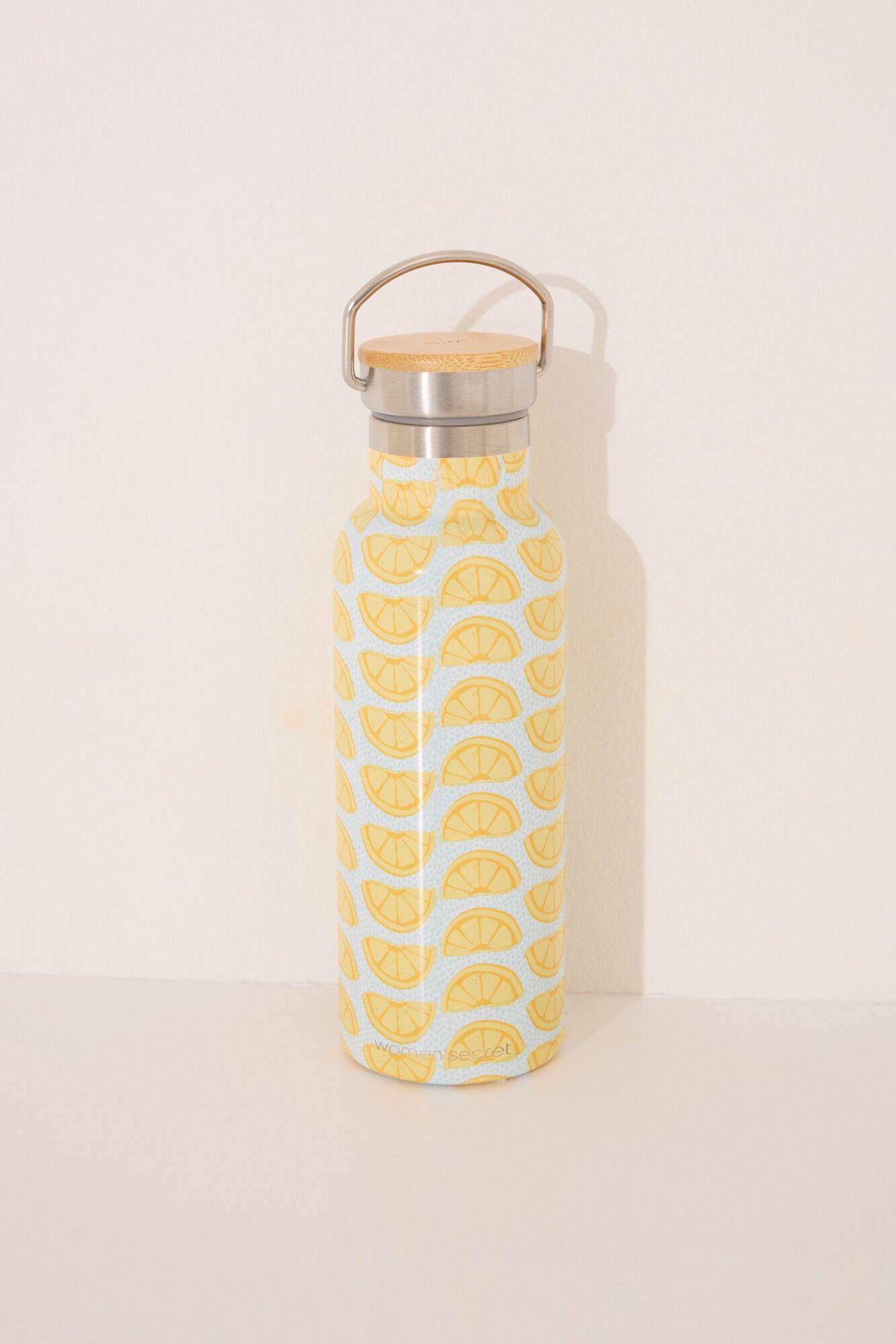 Snoopy lemons metal print bottle