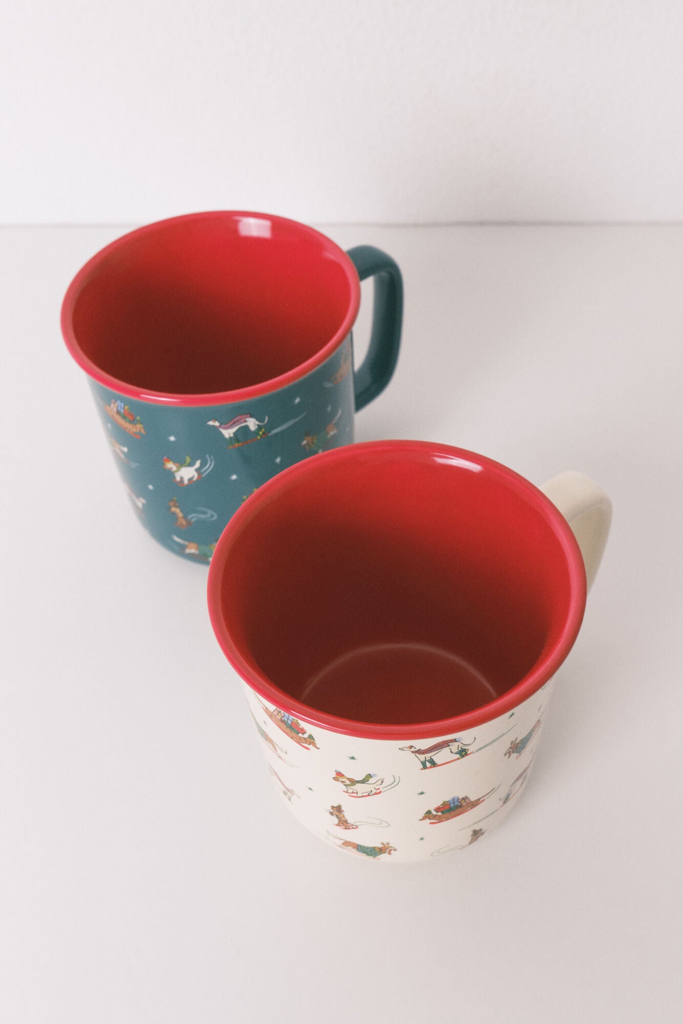 Set of 2 ceramic cups with puppies