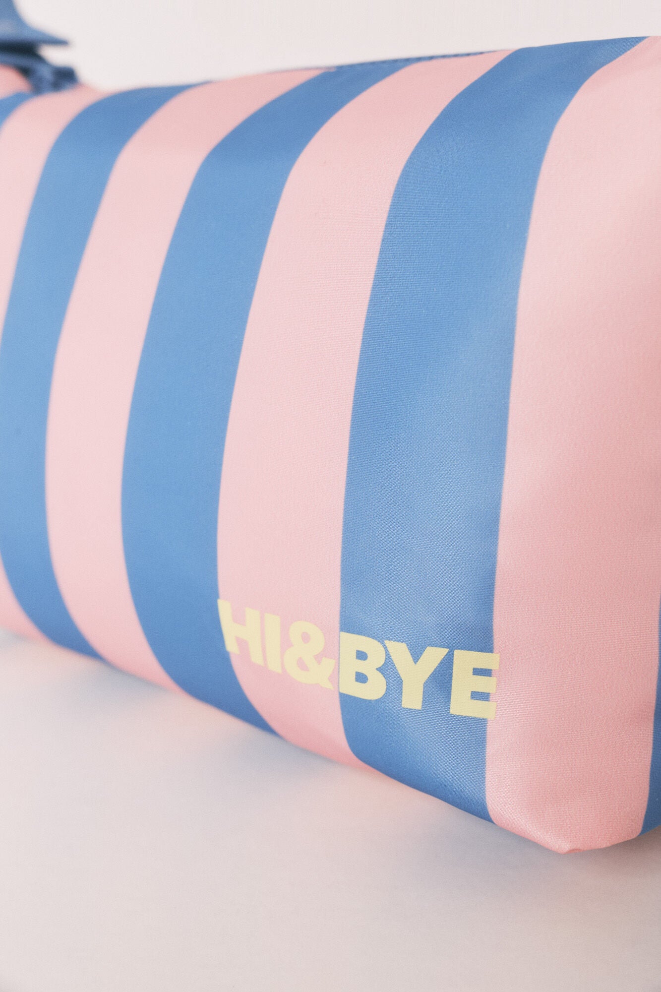 Medium-sized toiletry bag with blue striped print