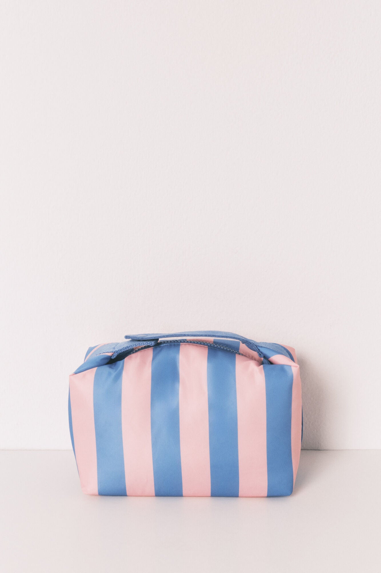 Medium-sized toiletry bag with blue striped print