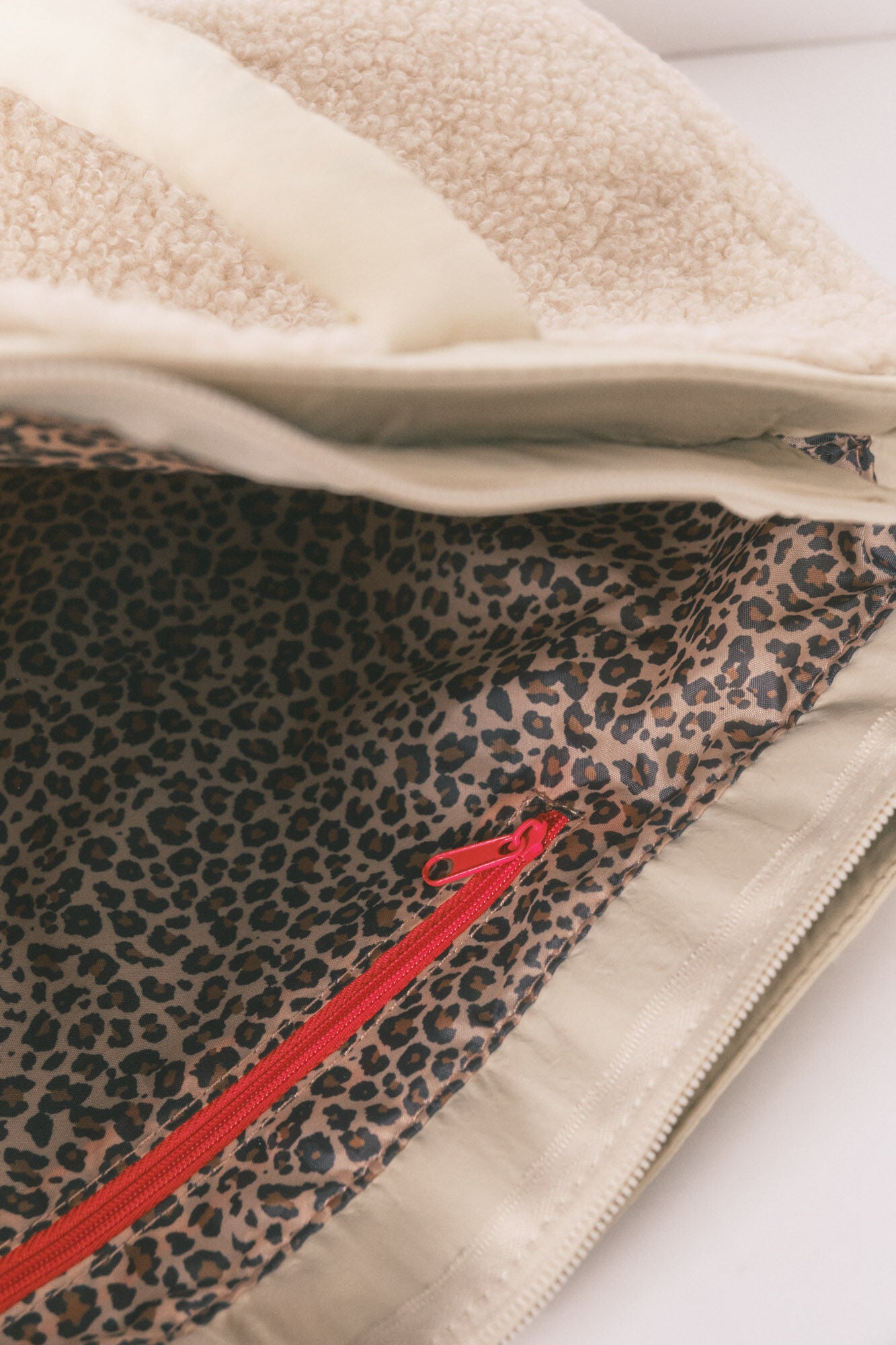 Large beige puffer Snoopy handbag, bag