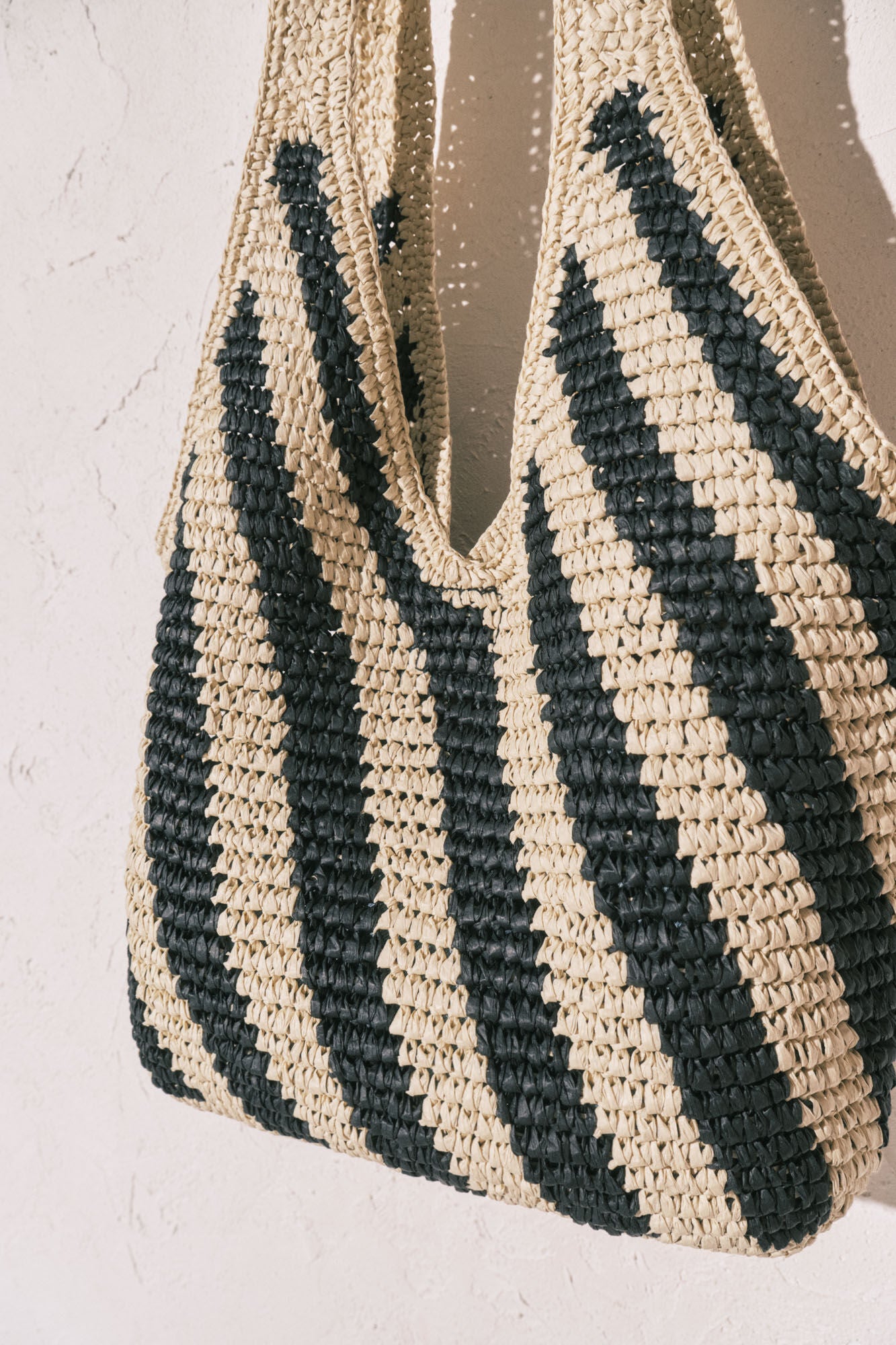 Large raffia bag with striped print