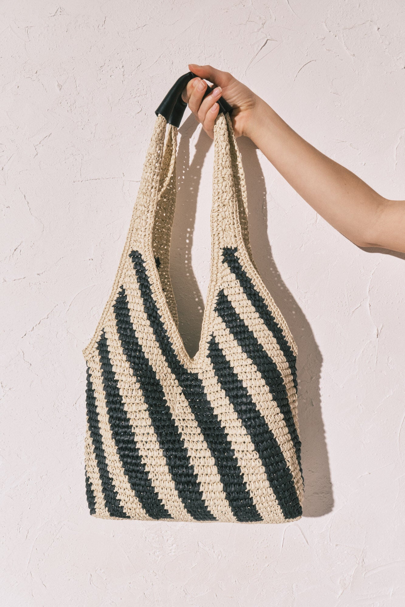 Large raffia bag with striped print