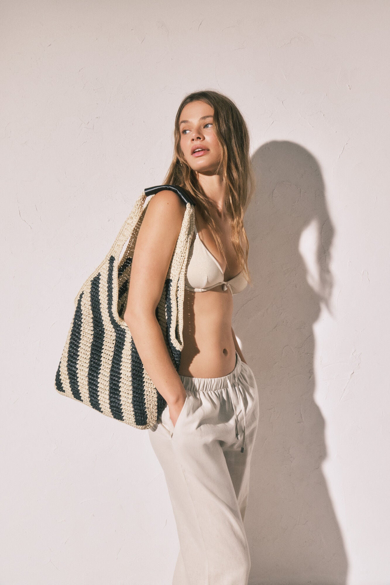 Large raffia bag with striped print