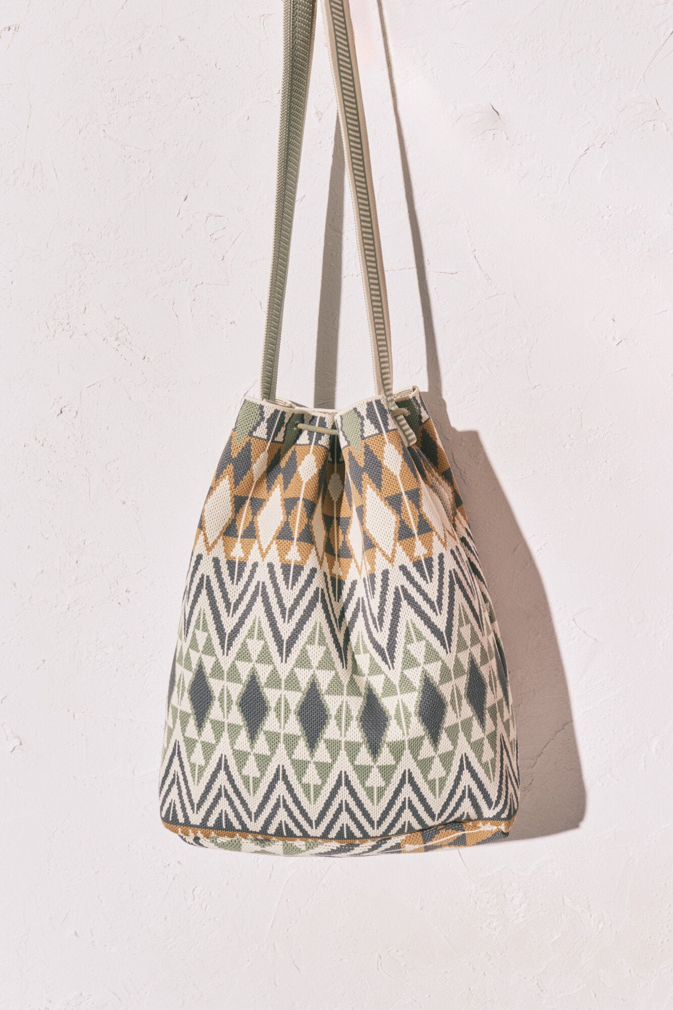 Jacquard print bucket bag