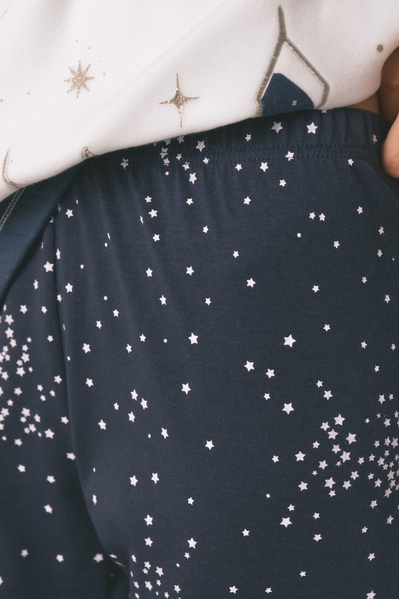 Long fleece pajamas with "Hogwarts" print