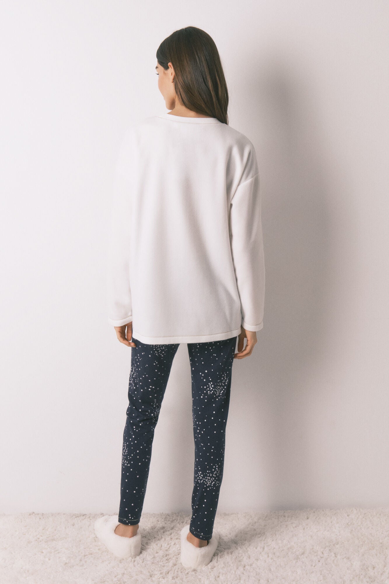 Long fleece pajamas with "Hogwarts" print