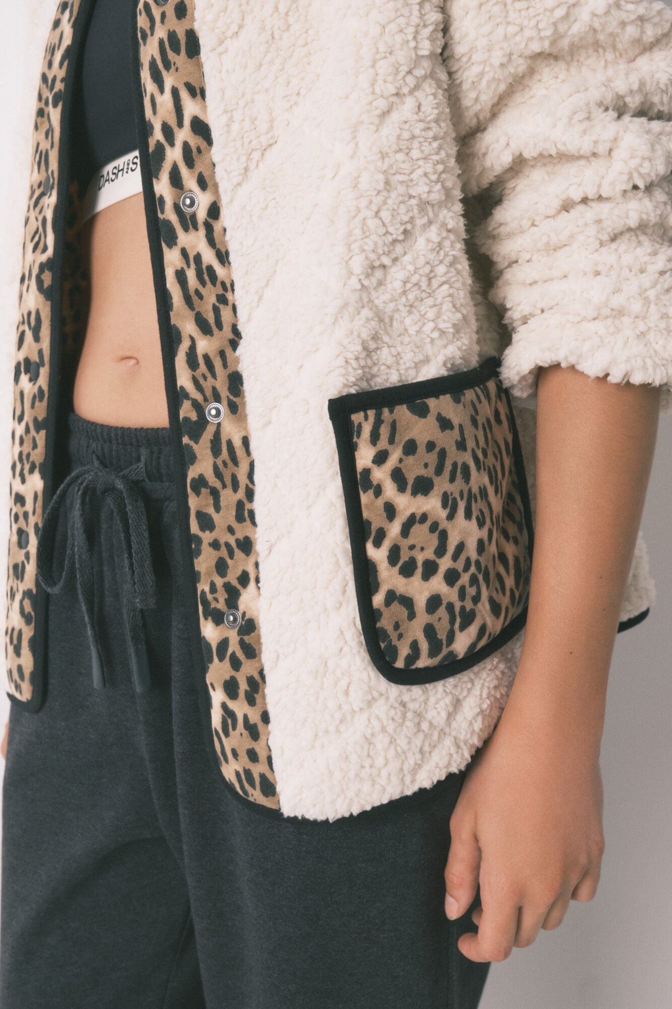 Reversible short jacket in animal print