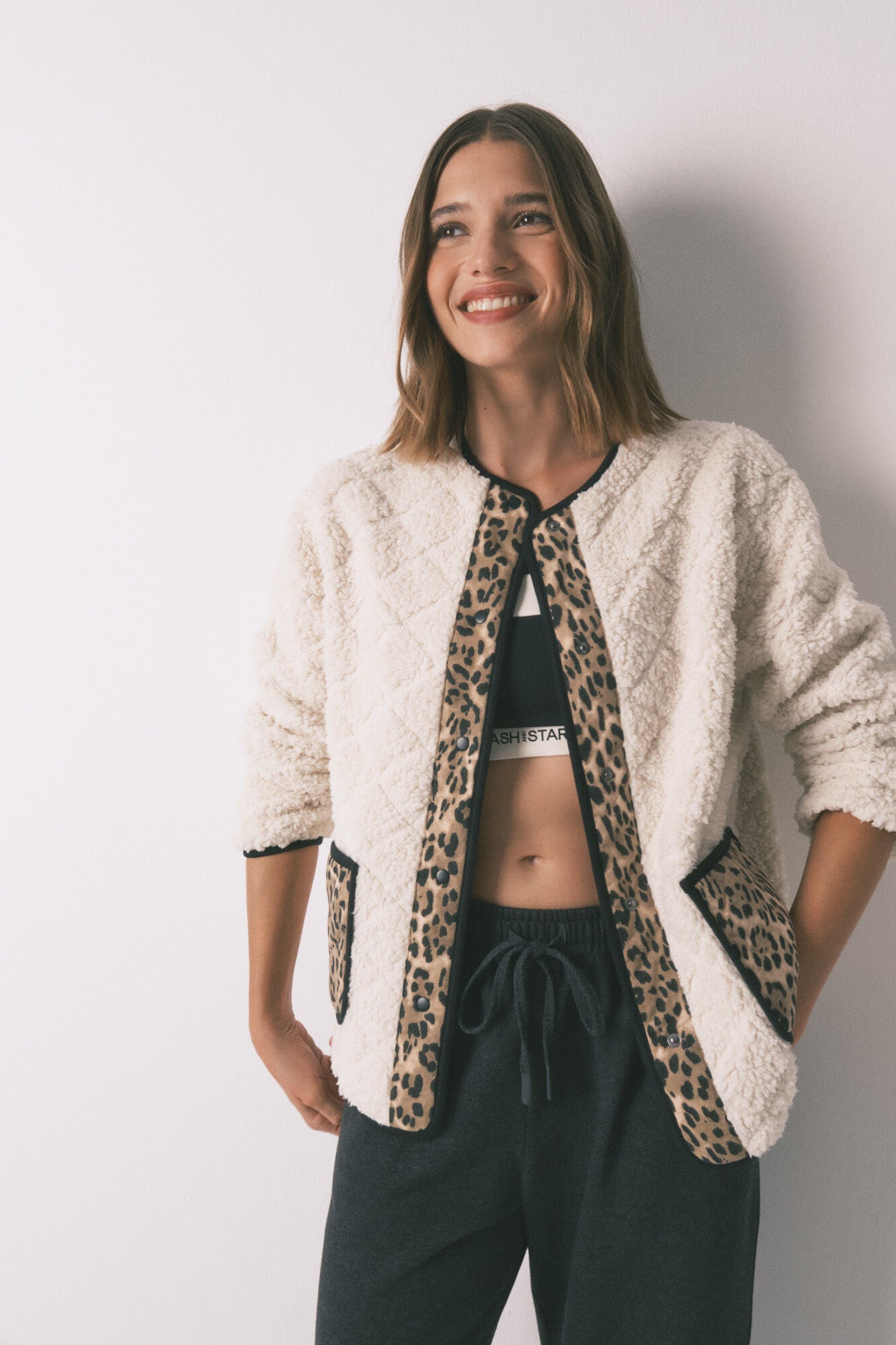 Reversible short jacket in animal print