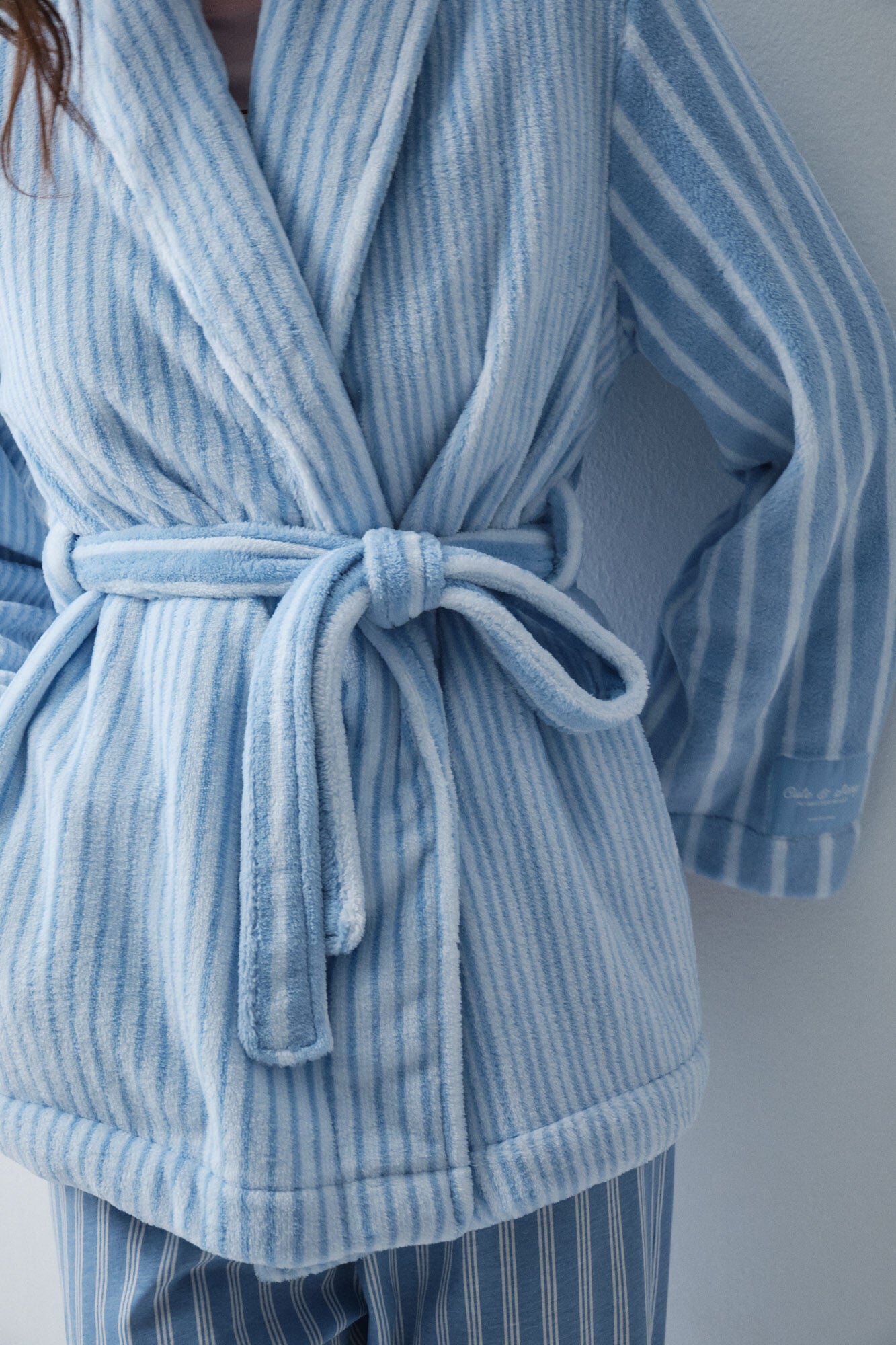 MEDIUM ROBE