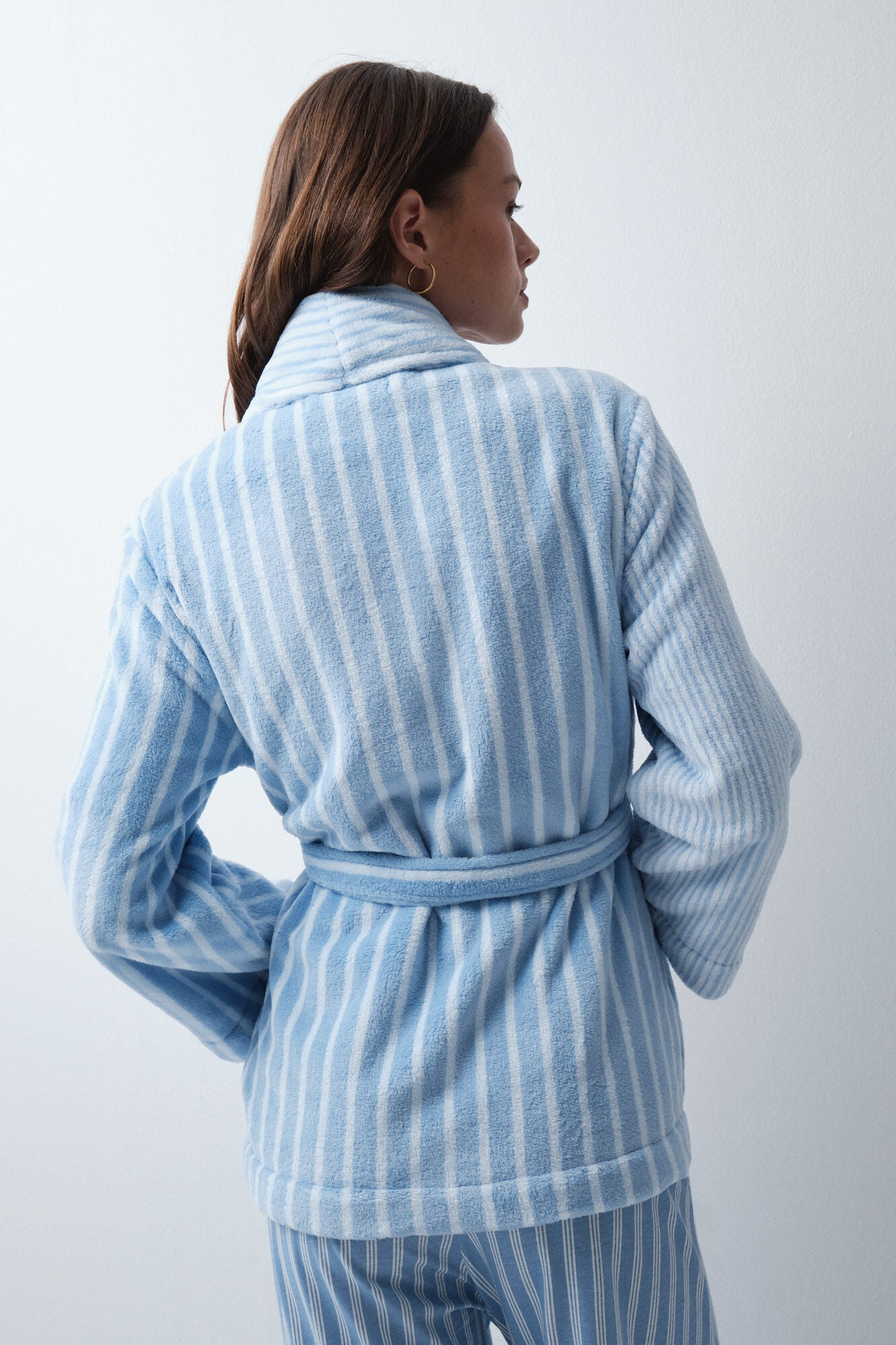 MEDIUM ROBE