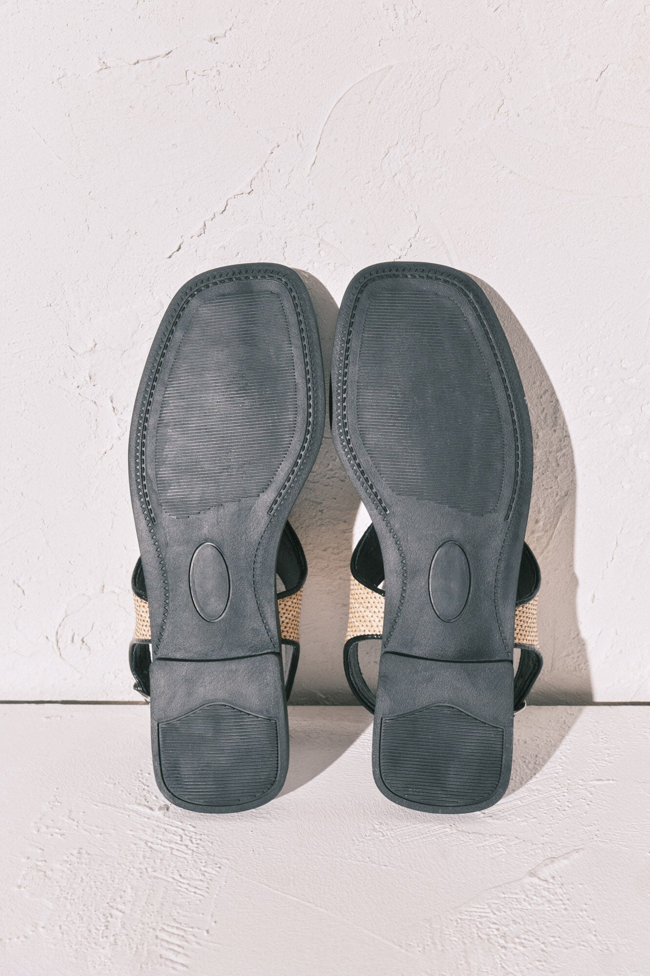 flat raffia toe sandals