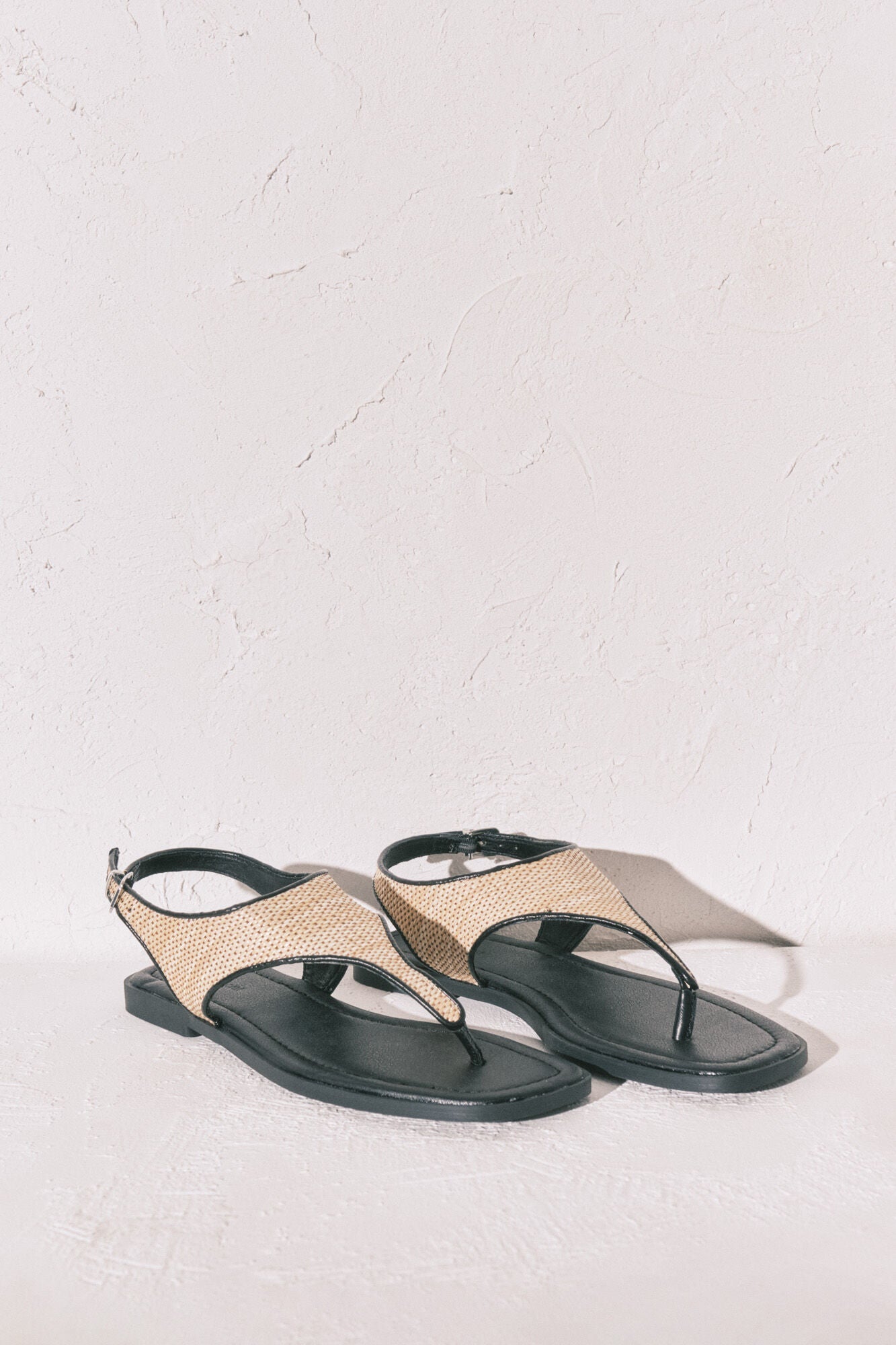 flat raffia toe sandals