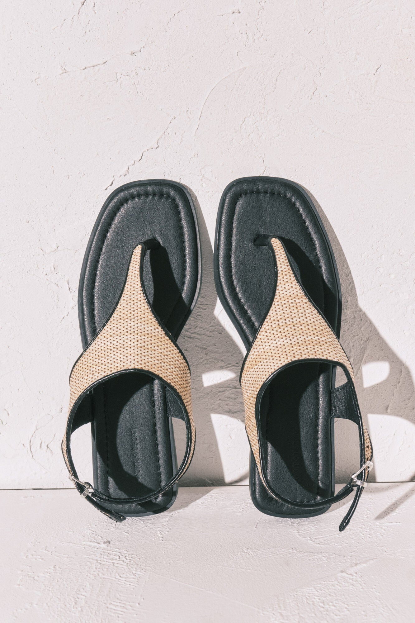 flat raffia toe sandals