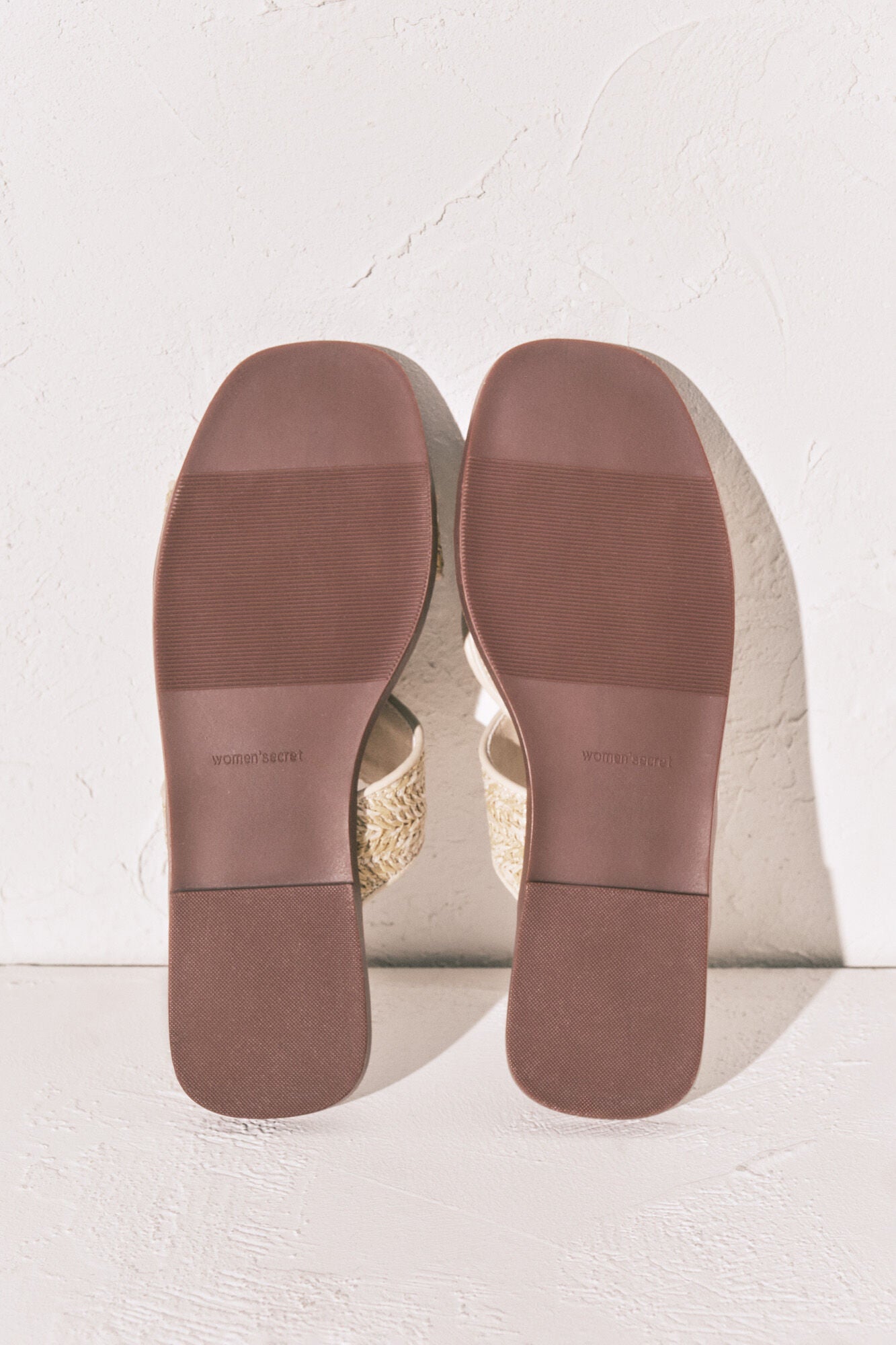 raffia sandals in burgundy and sand