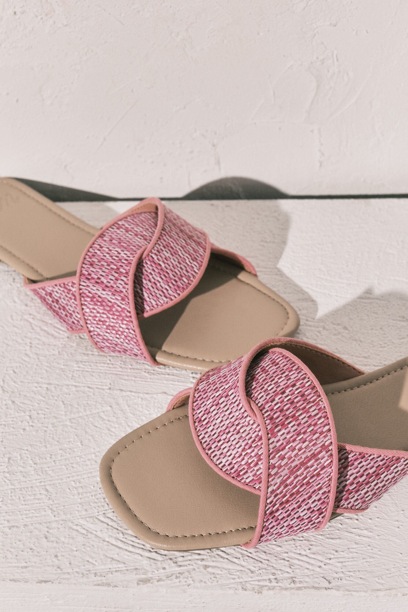 Pink raffia mule sandals