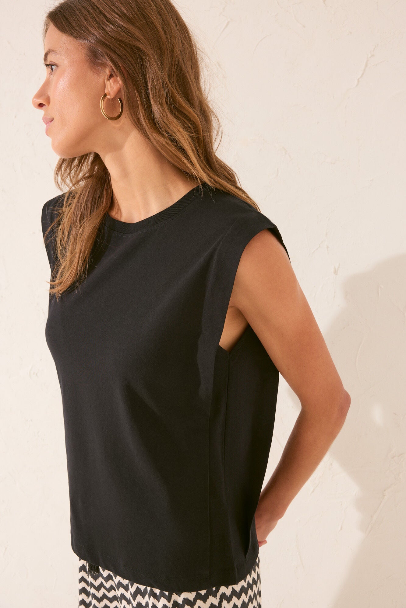 Black sleeves T-shirt