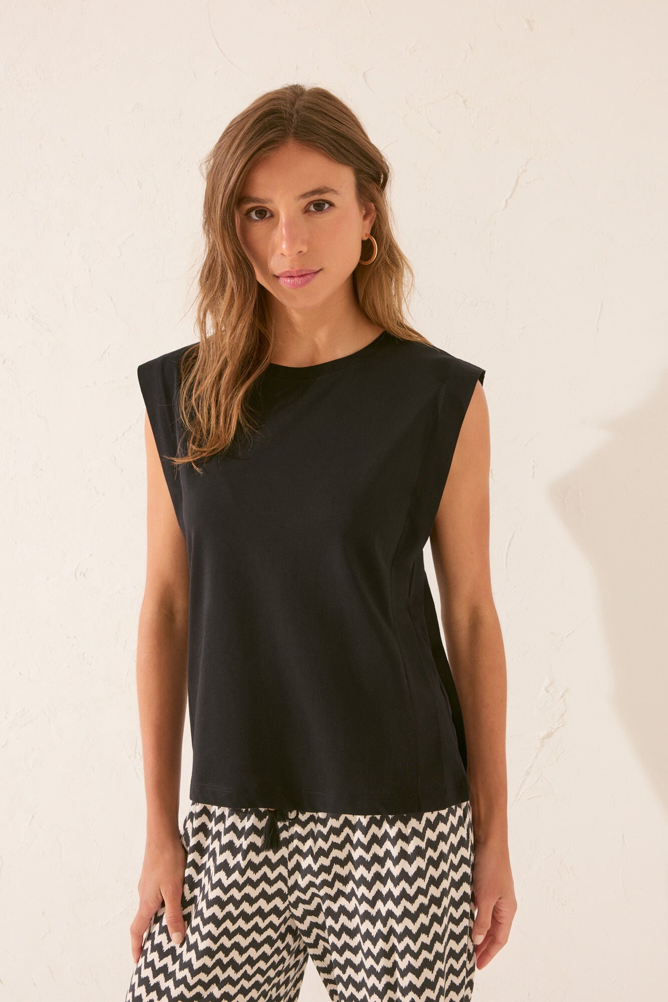 Black sleeves T-shirt