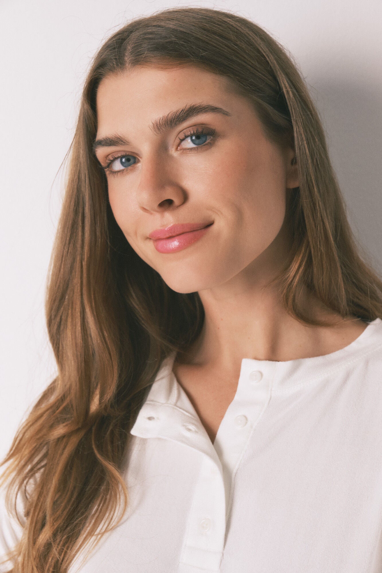 Loose long-sleeved white T-shirt