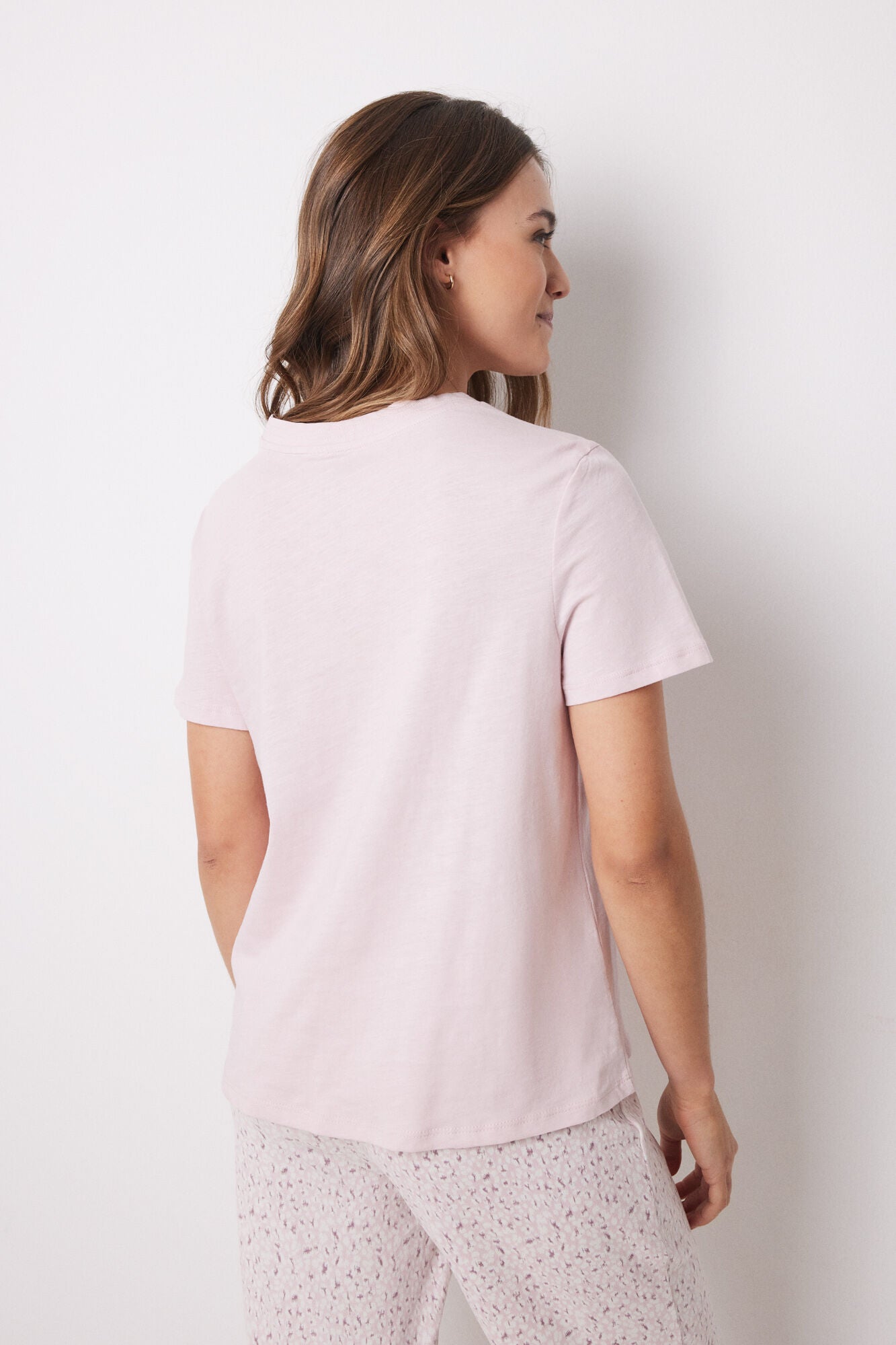 Pink 100% cotton short-sleeved T-shirt.