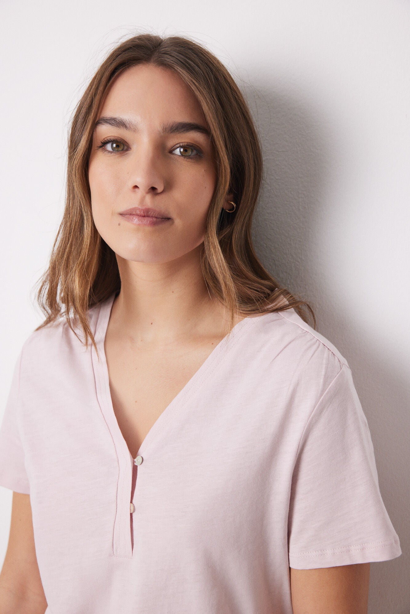 Pink 100% cotton short-sleeved T-shirt.