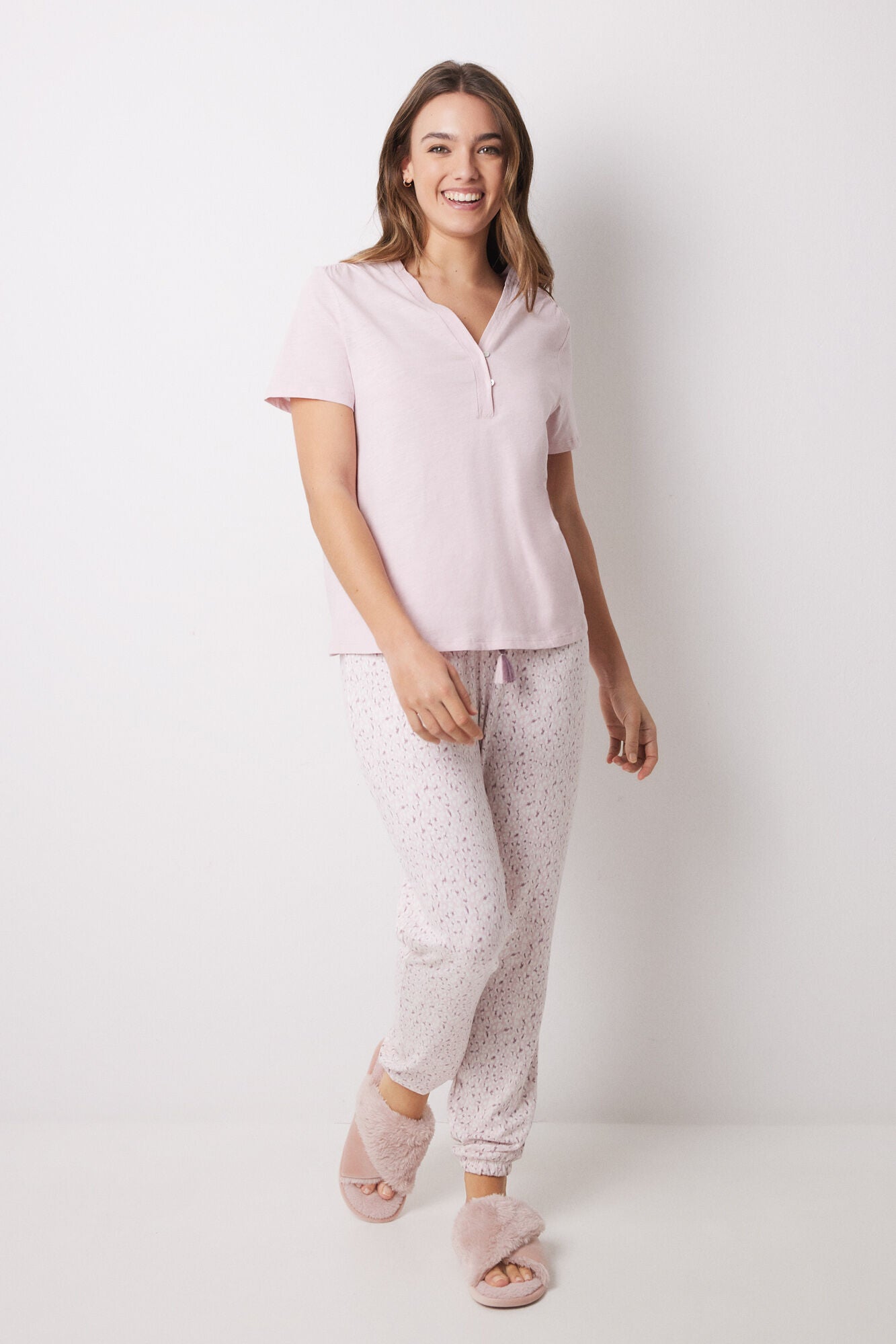 Pink 100% cotton short-sleeved T-shirt.