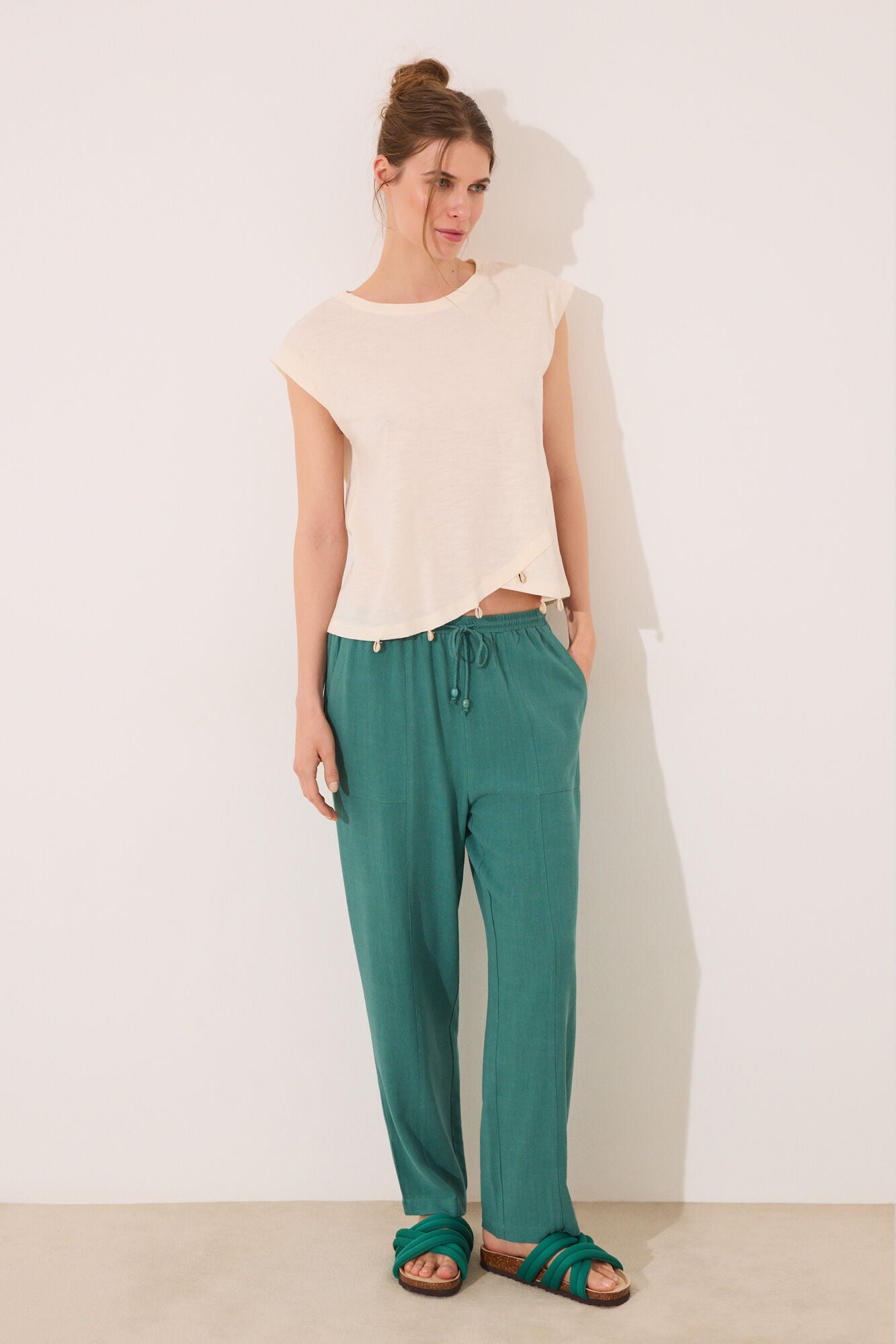 White sleeve T-shirt