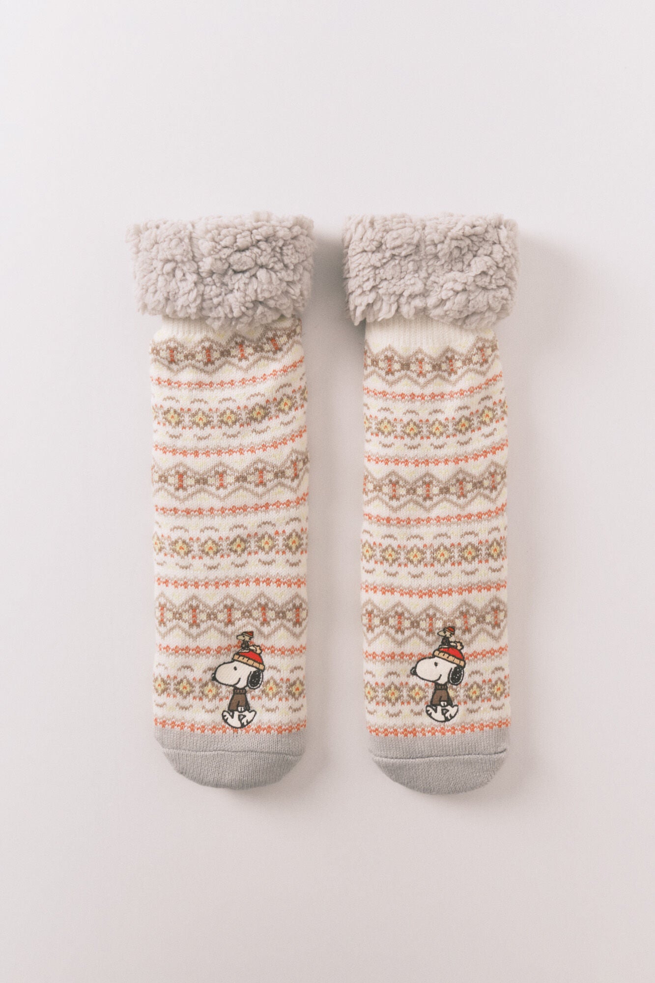 Long fur socks with Snoopy border print