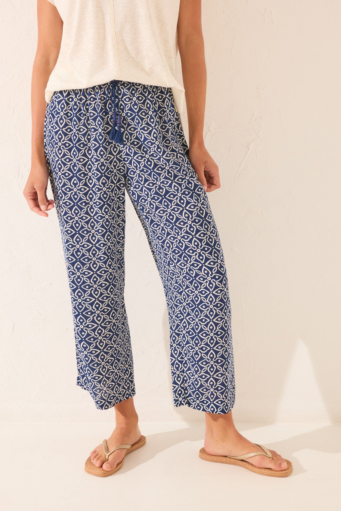 Stamp print Capri trouser