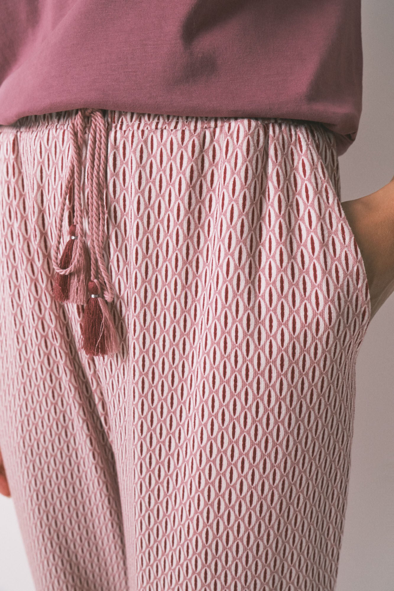 Carrot long trousers in soft pink knit