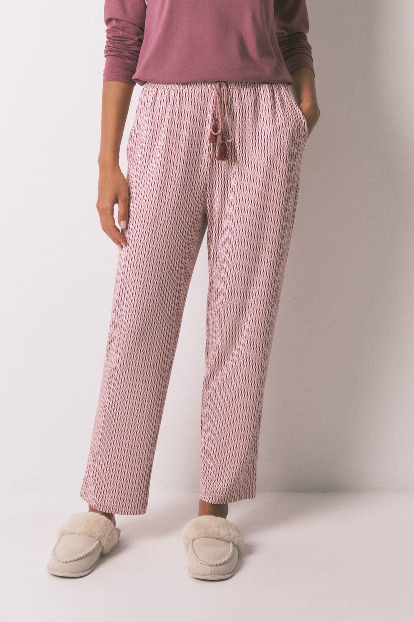 Carrot long trousers in soft pink knit