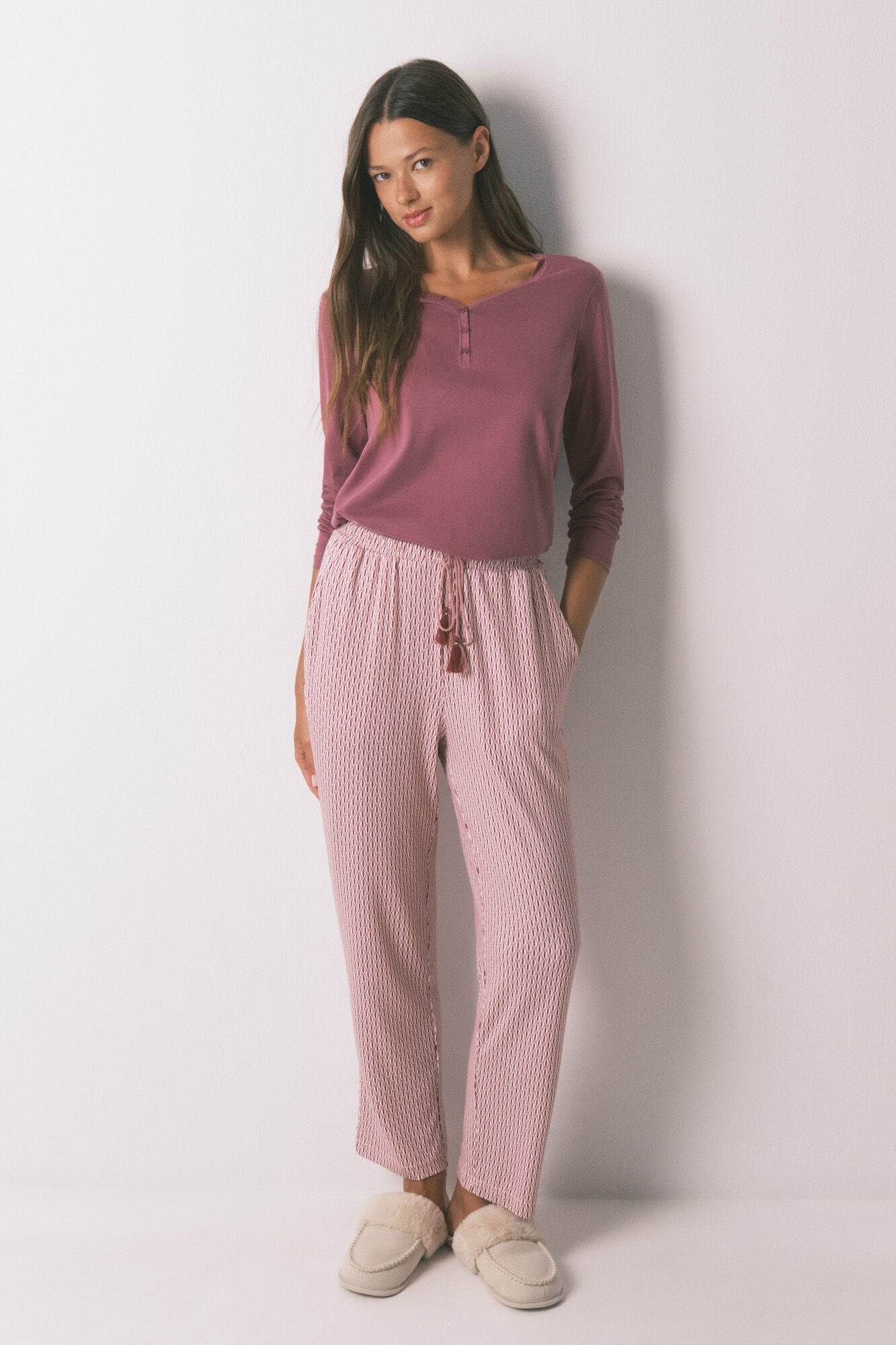 Carrot long trousers in soft pink knit