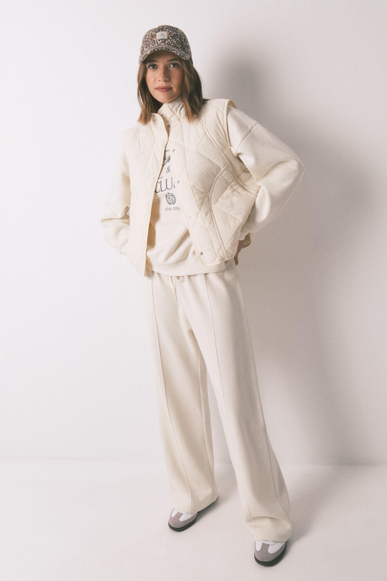 White fine terry cloth long trousers