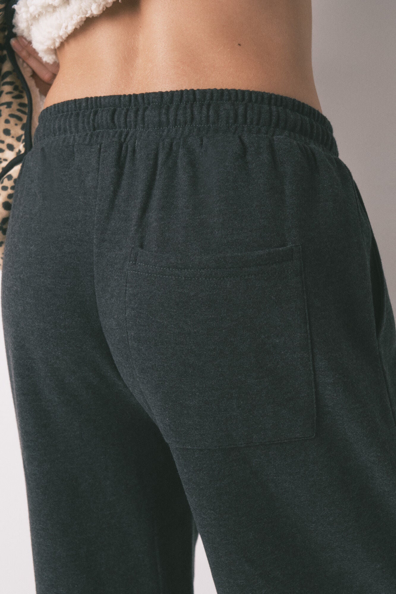 Long trousers in fine gray terrycloth carrot print