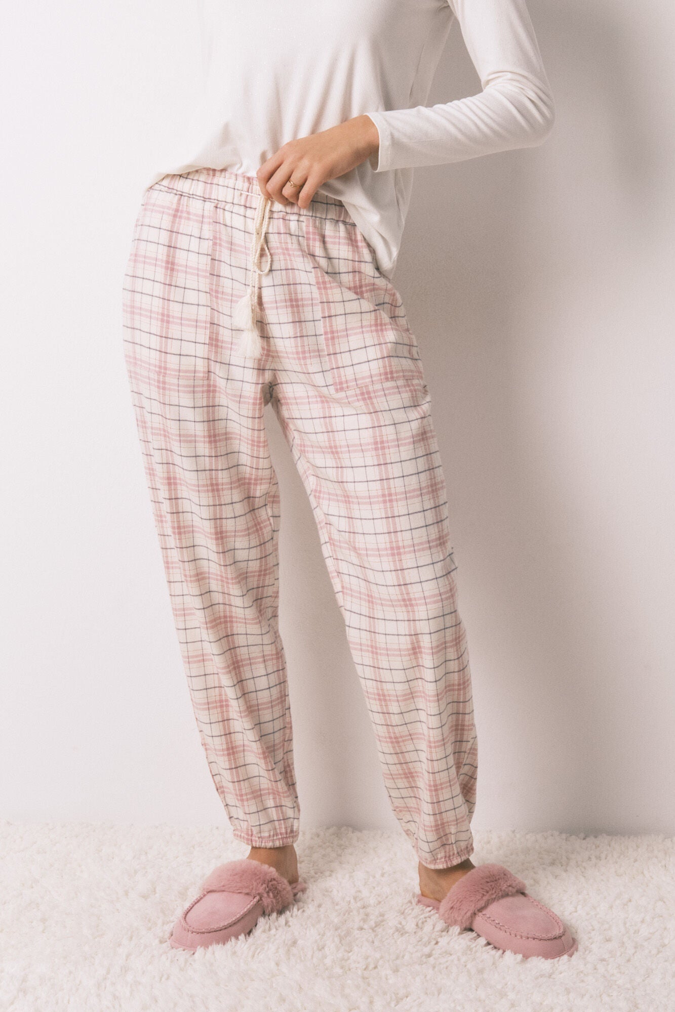 Long pink flannel trouser with a plaid print