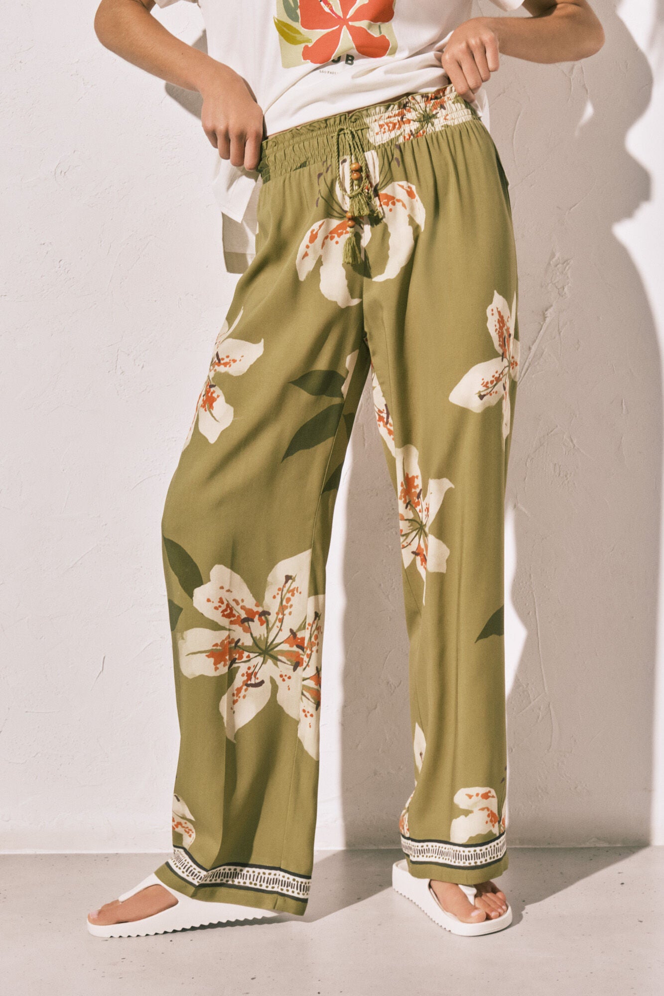 Floral print long trousers