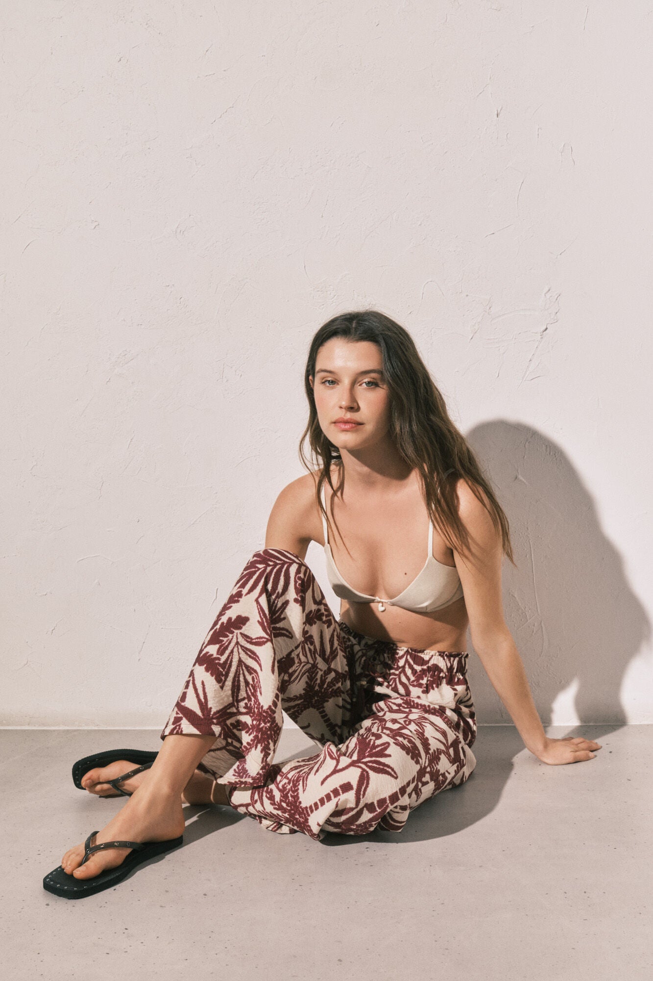 Burgundy patterned long trousers