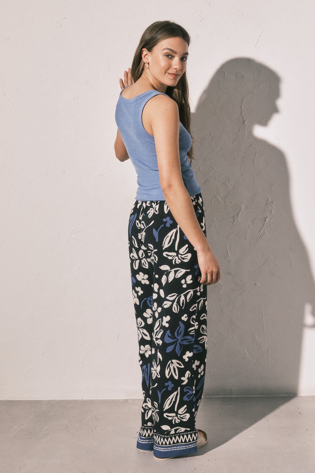 Blue floral print long trousers