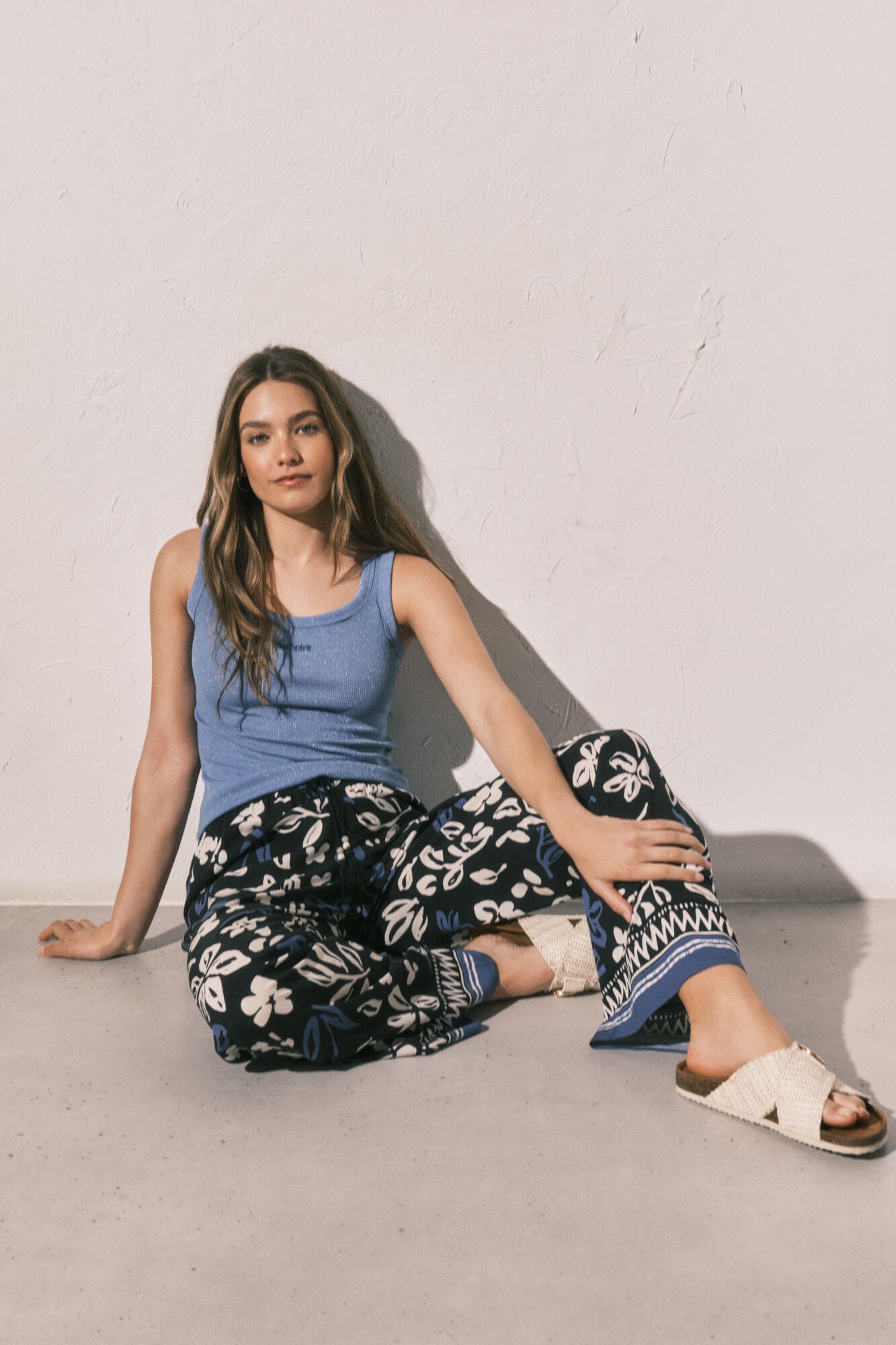 Blue floral print long trousers