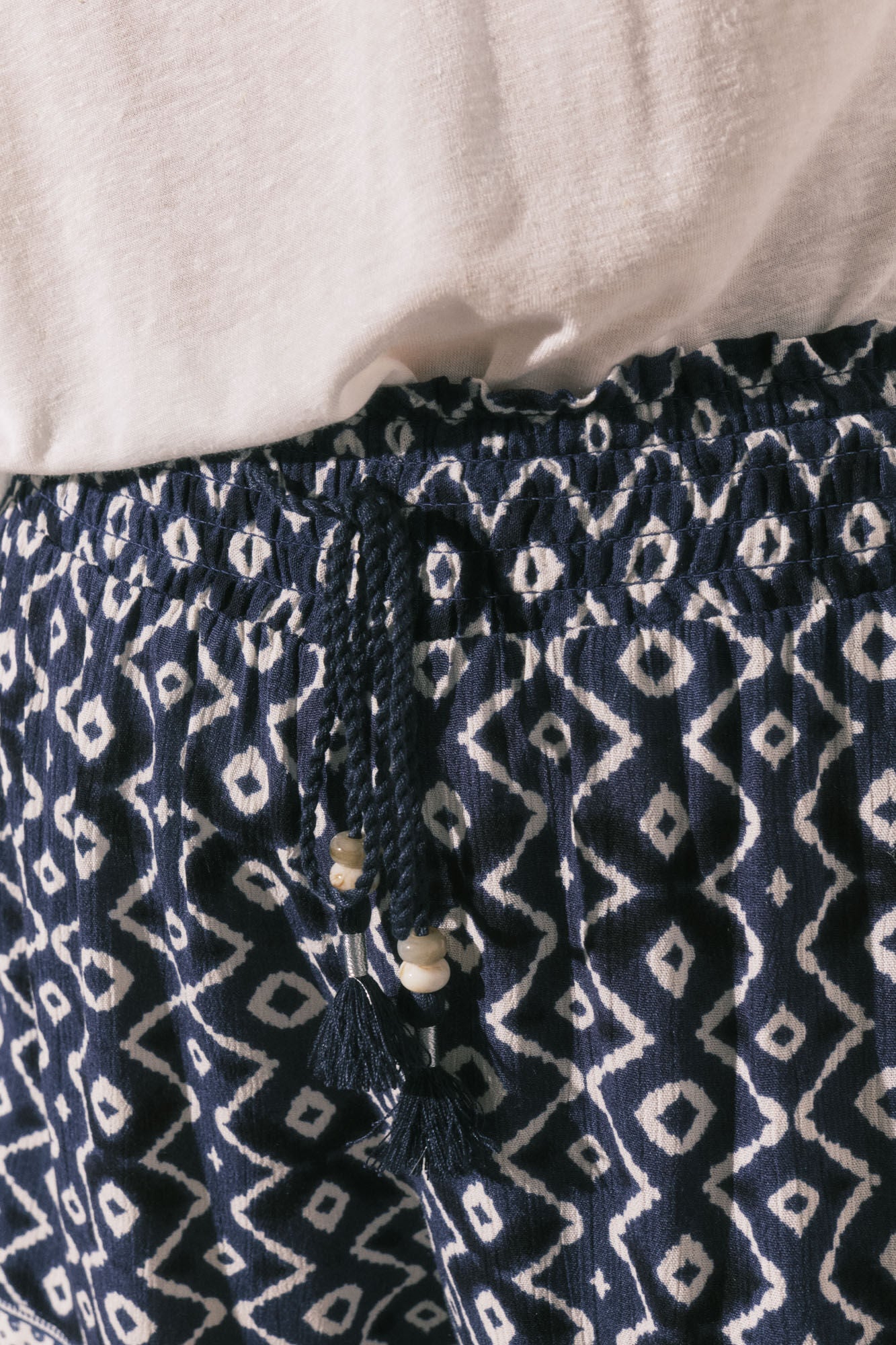 Blue geometric print short trousers