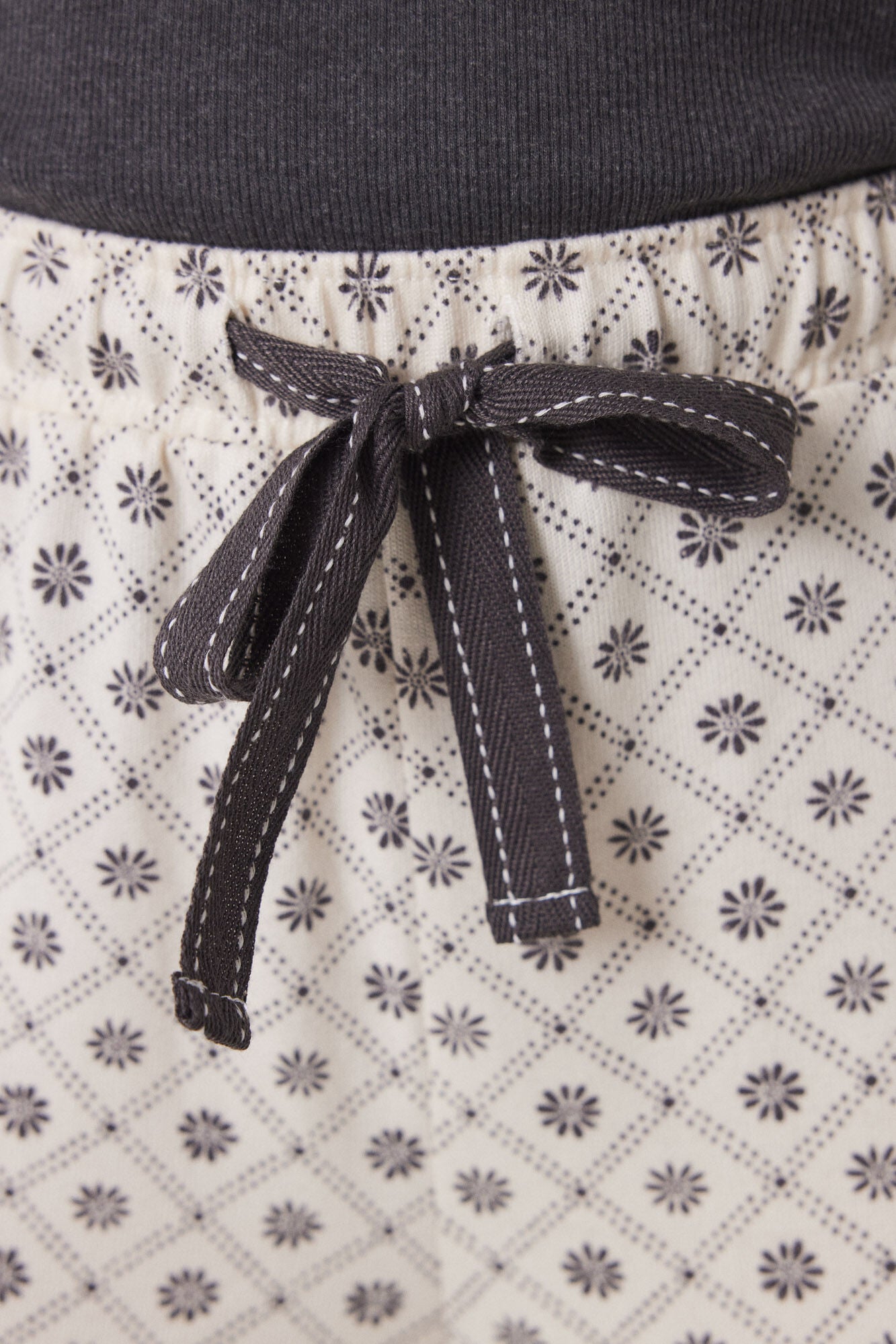 Long carrot trouser with checkered and floral print