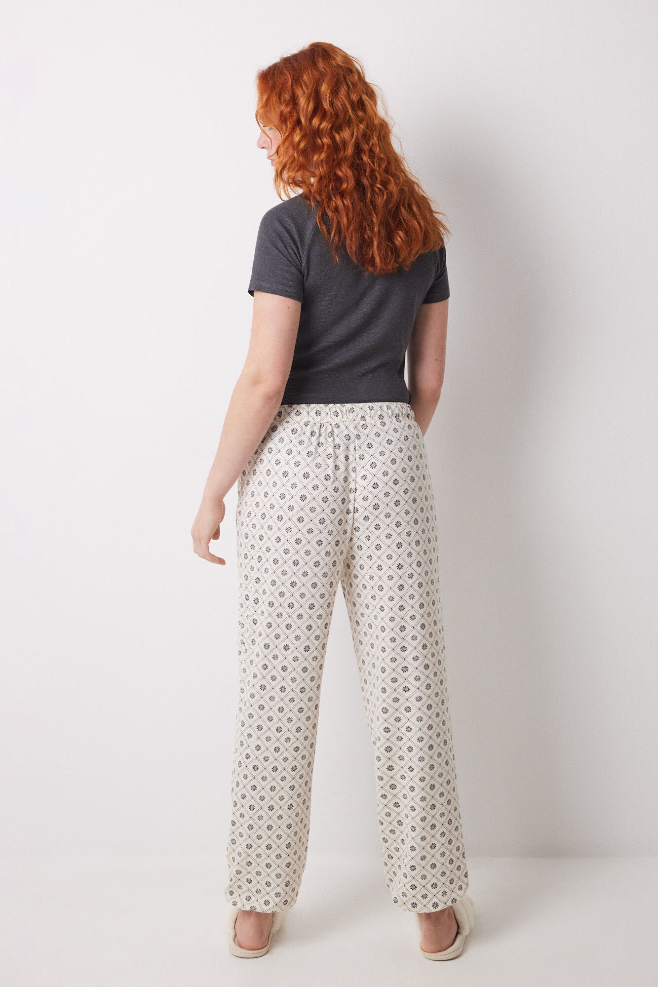 Long carrot trouser with checkered and floral print