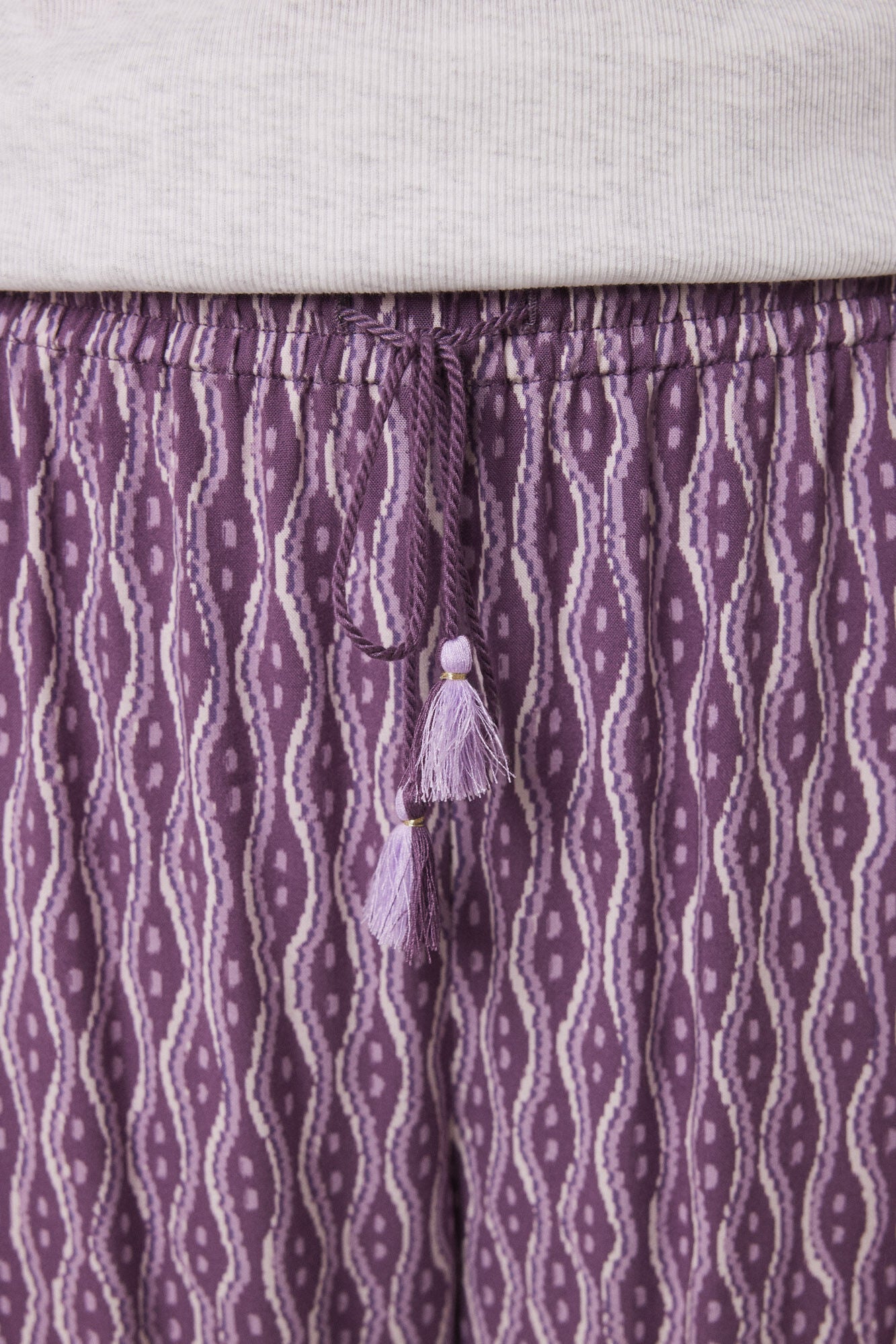 Viscose carrot trousers with ikat print