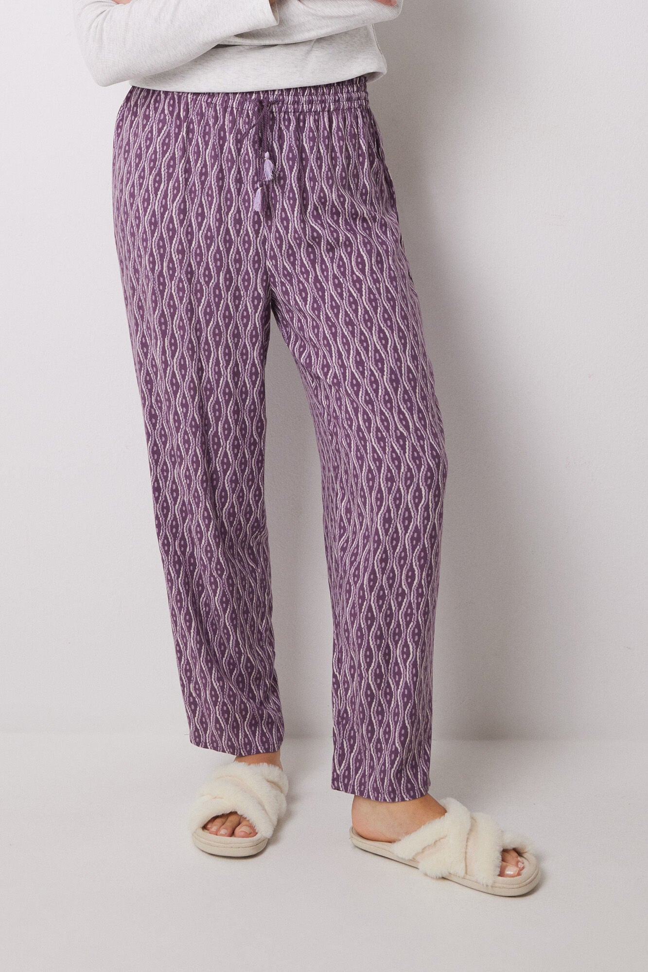 Viscose carrot trousers with ikat print
