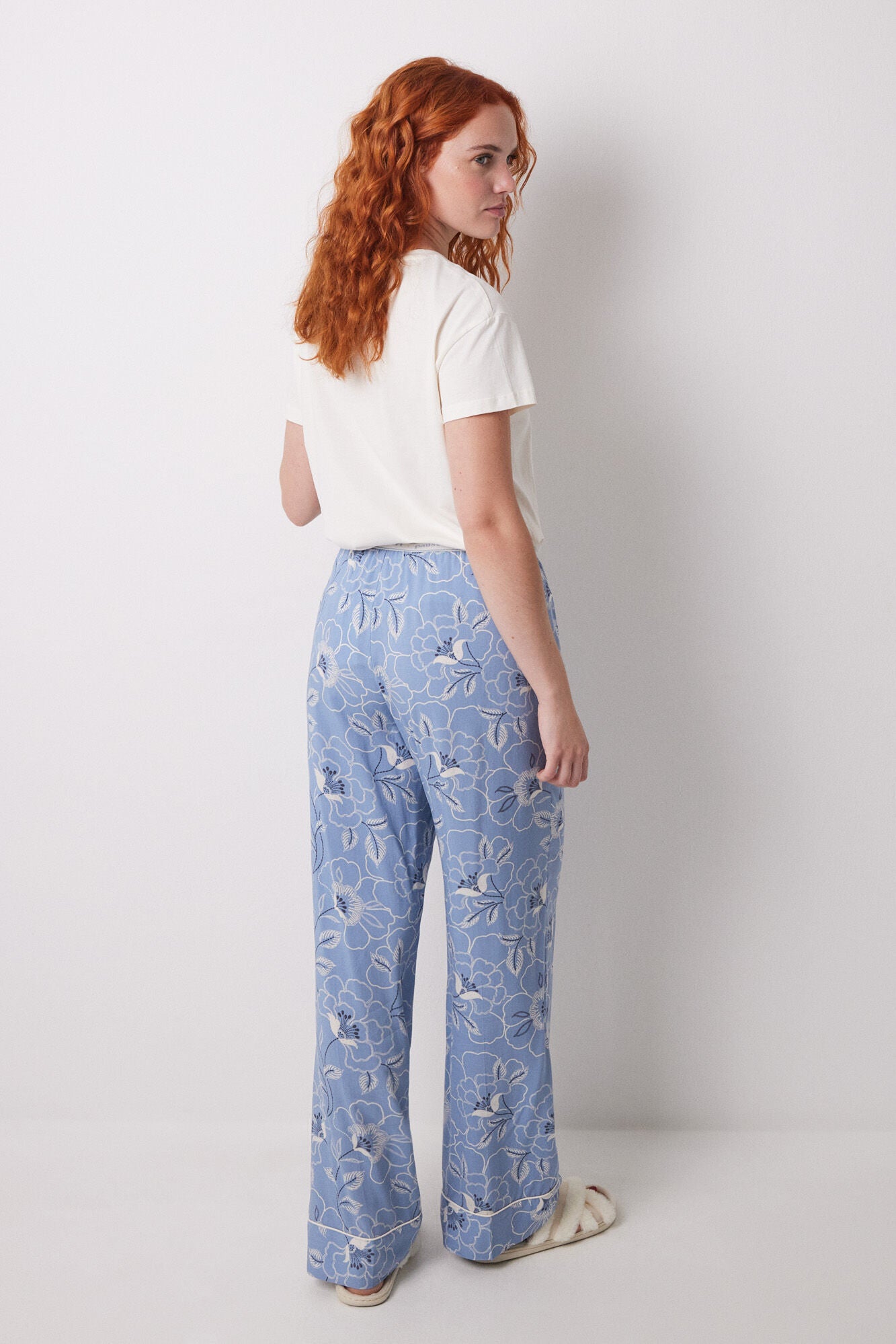 Long trouser with blue flower print