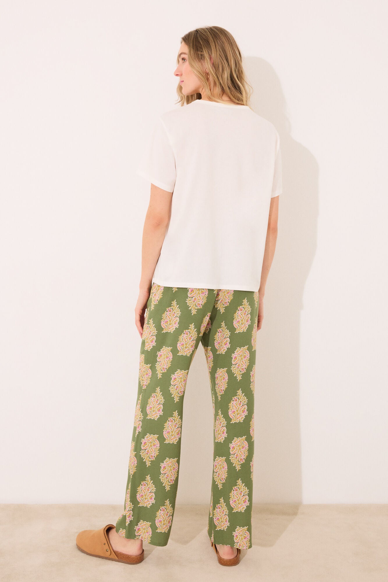 Long trouser with viscose flowers