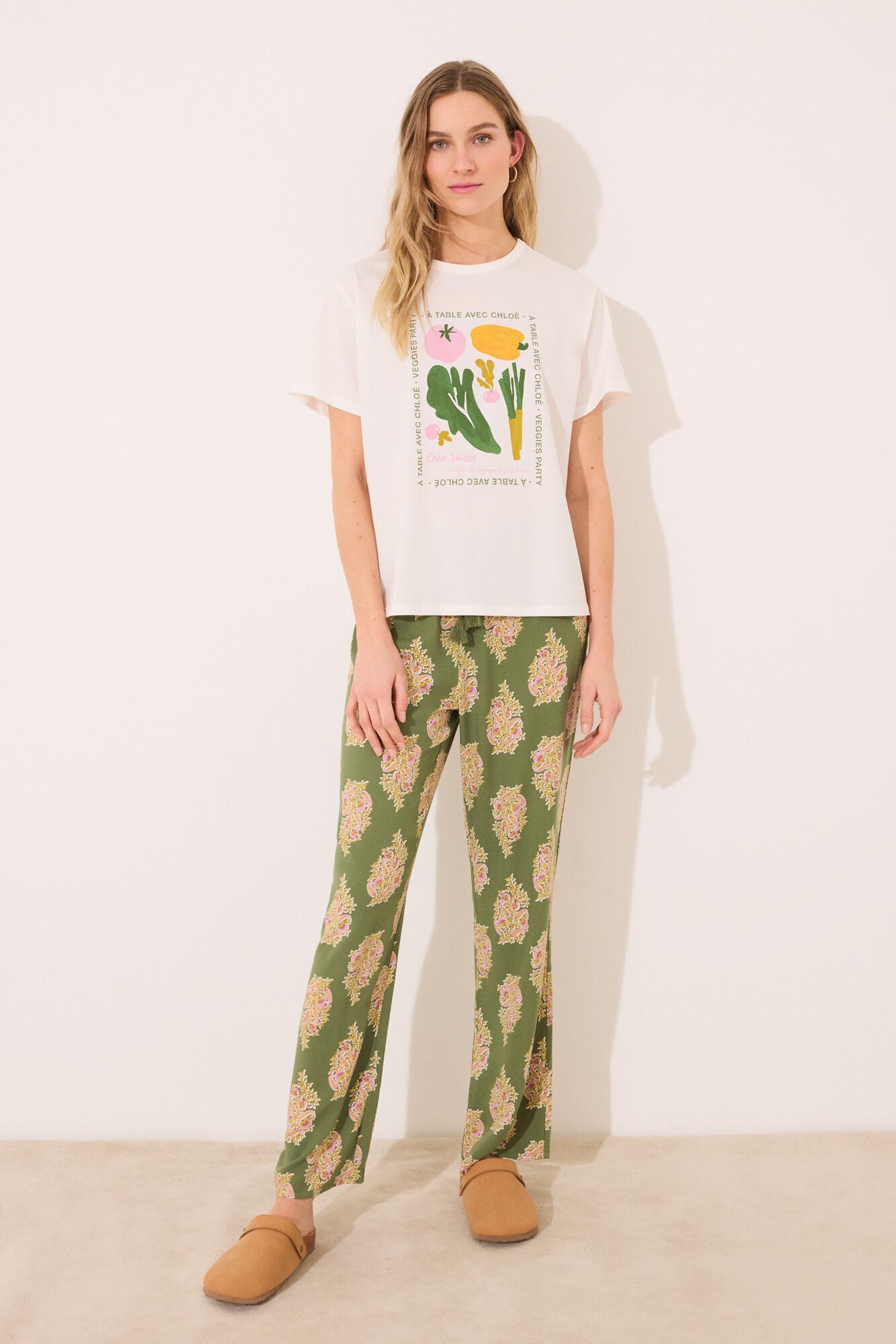 Long trouser with viscose flowers