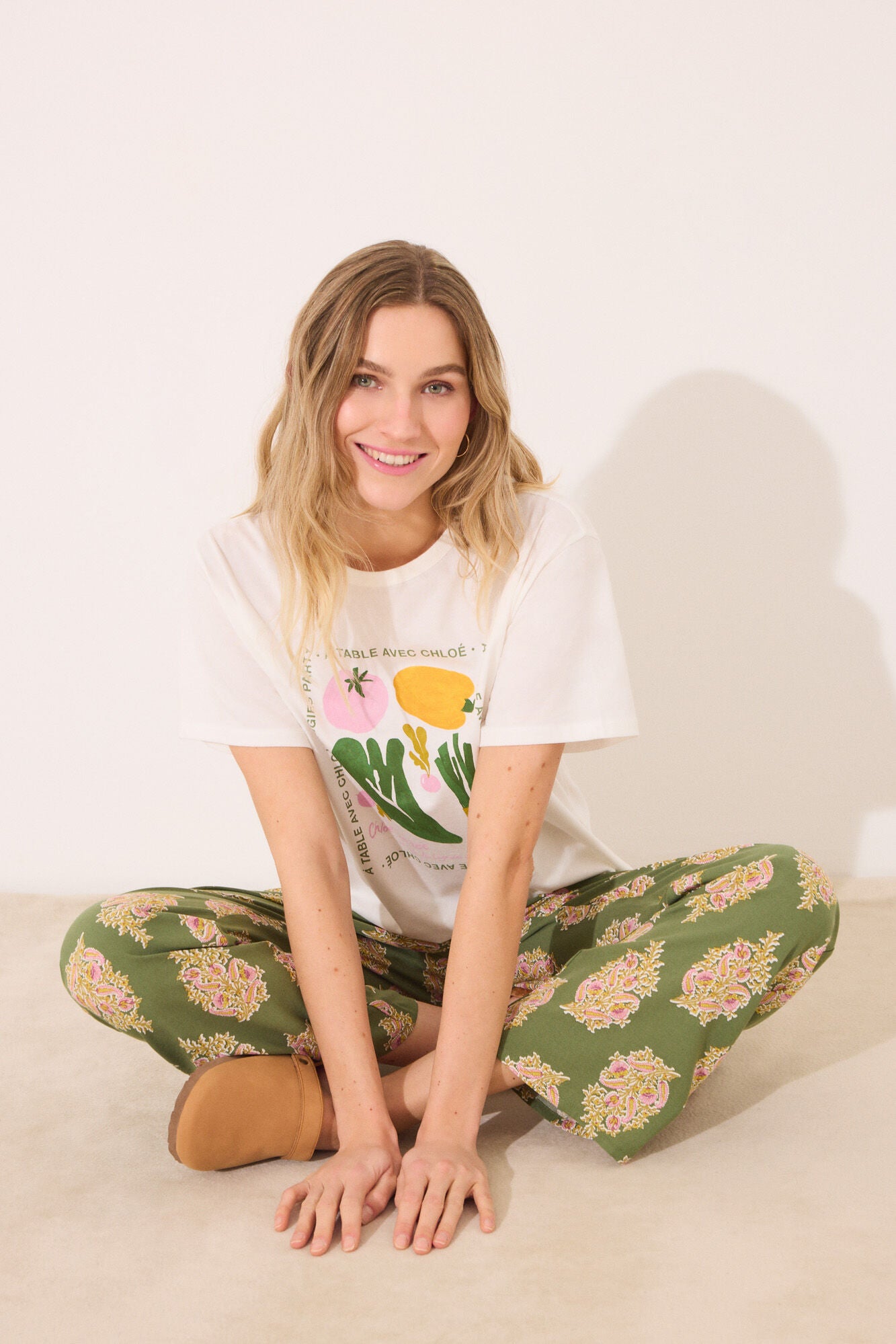 Long trouser with viscose flowers