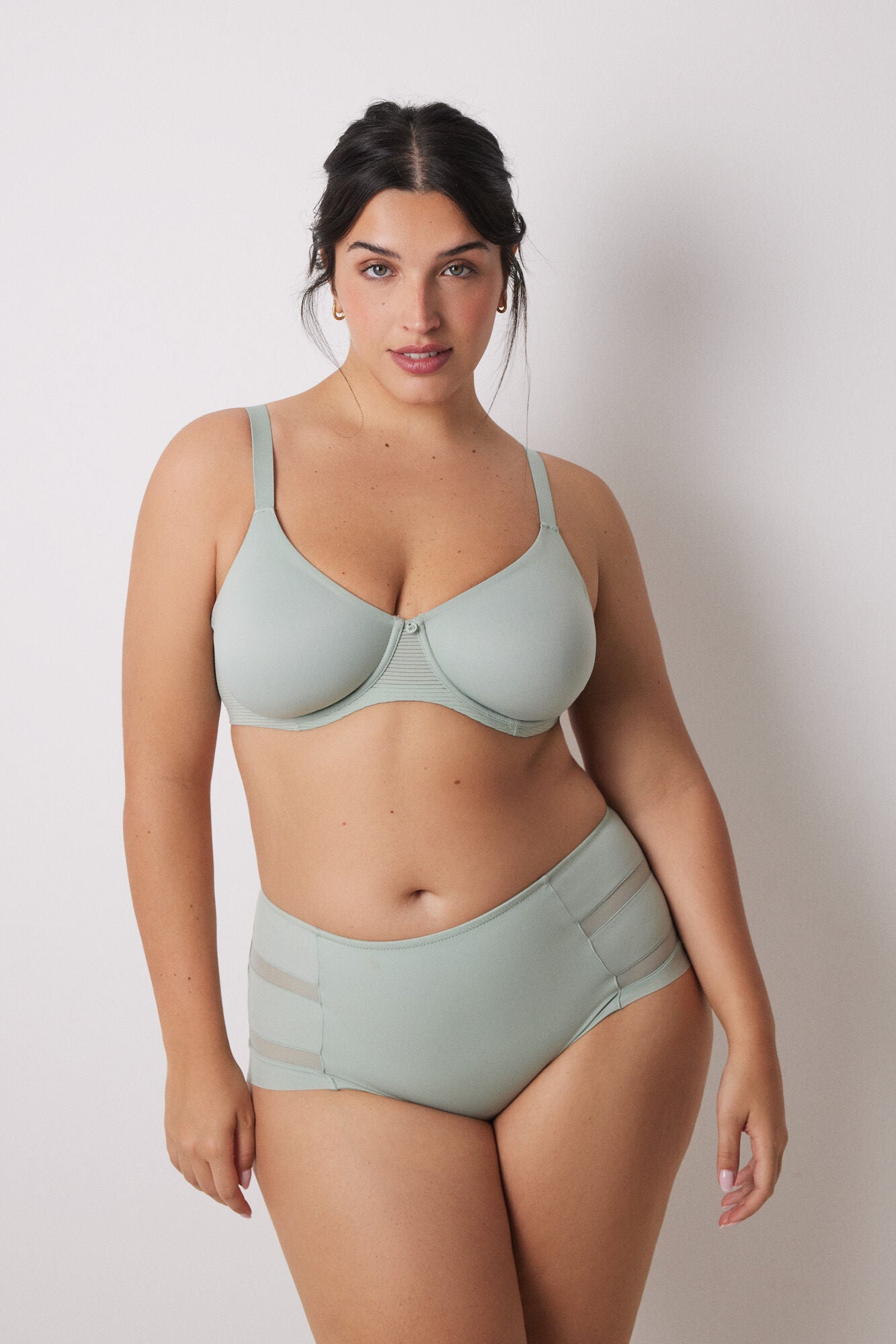 Microfibre minimising bra Cup D
